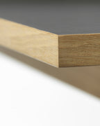 FDB Møbler C68 Nørrebro Desk โต๊ะทำงานไม้โอ๊กพร้อมชั้นวางยกสูง และท็อปลิโนเลียมสองสี Mushroom และ Nero ออกแบบโดย Isabel Ahm