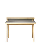 FDB Møbler C68 Nørrebro Desk โต๊ะทำงานไม้โอ๊กพร้อมชั้นวางยกสูง และท็อปลิโนเลียมสองสี Mushroom และ Nero ออกแบบโดย Isabel Ahm