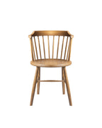 FDB Møbler J18 Chair ดีไซน์โดย Børge Mogensen มุมด้านหน้า โครงสร้างไม้โอ๊ก พื้นผิวเคลือบน้ำมัน และที่นั่งทรงโค้งแบบ bowl-shaped