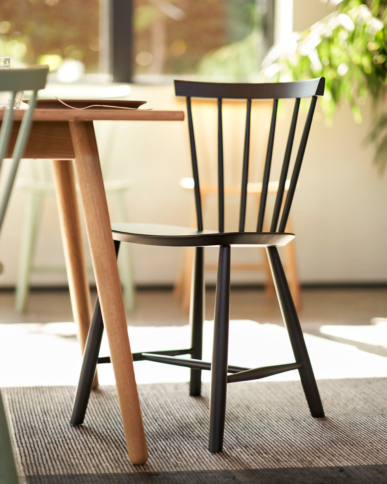 FDB Møbler J46 Chair โดย Poul M. Volther ทำจากไม้บีช/โอ๊ค ดีไซน์พนักพิงซี่ไม้ปี 1956 เคลือบผิวน้ำแบบ lacquered