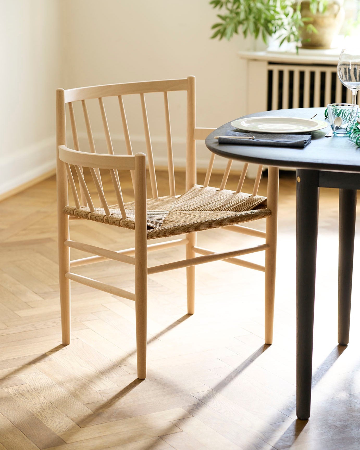 FDB Møbler J81 Chair โดย Jørgen Bækmark โครงไม้โอ๊ก ที่นั่งกระดาษถัก natural ดีไซน์คลาสสิกปี 1962
