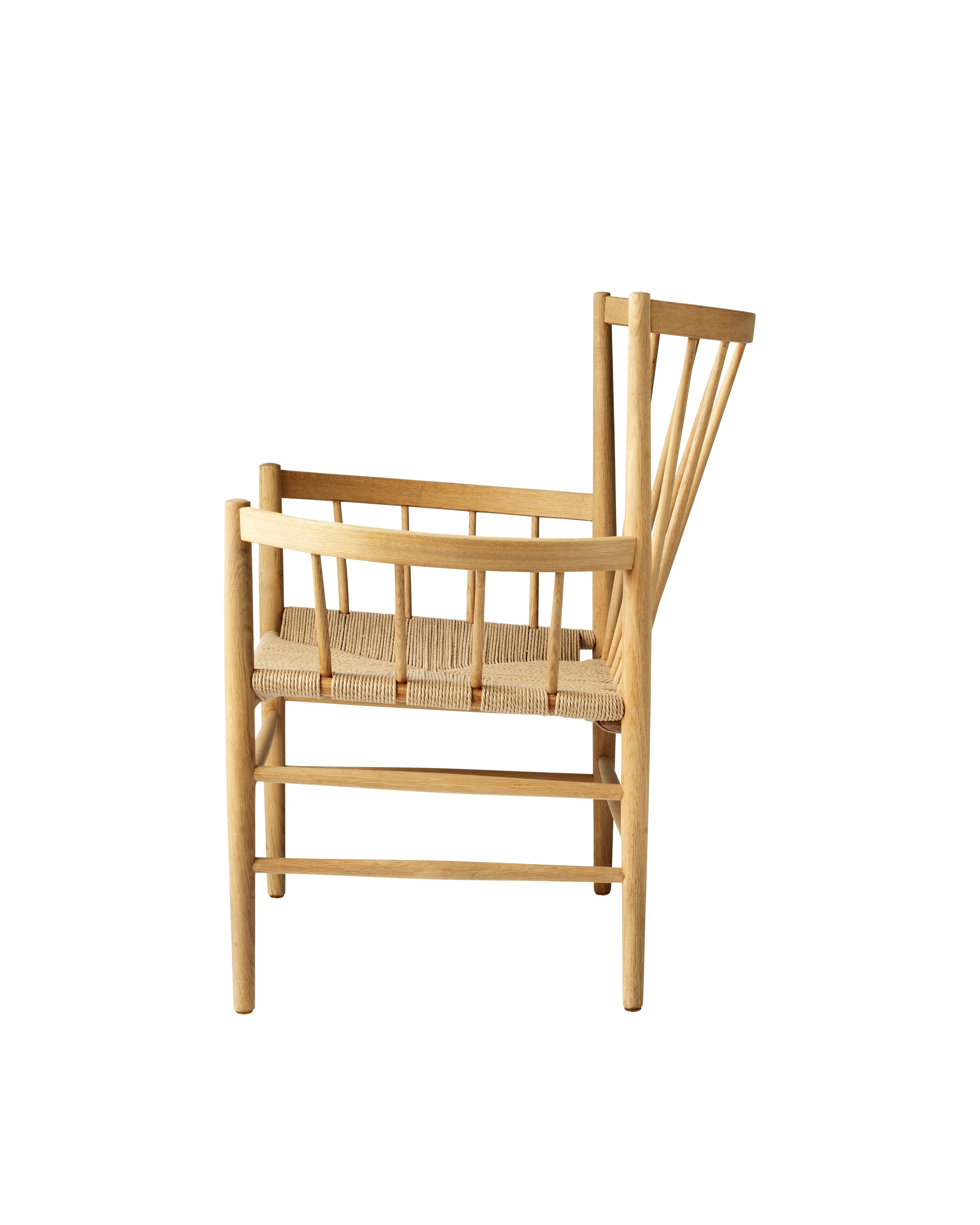 FDB Møbler J82 Lounge Chair โดย Jørgen Bækmark โครงไม้โอ๊กหรือบีช ที่นั่ง papercord natural ดีไซน์ปี 1962