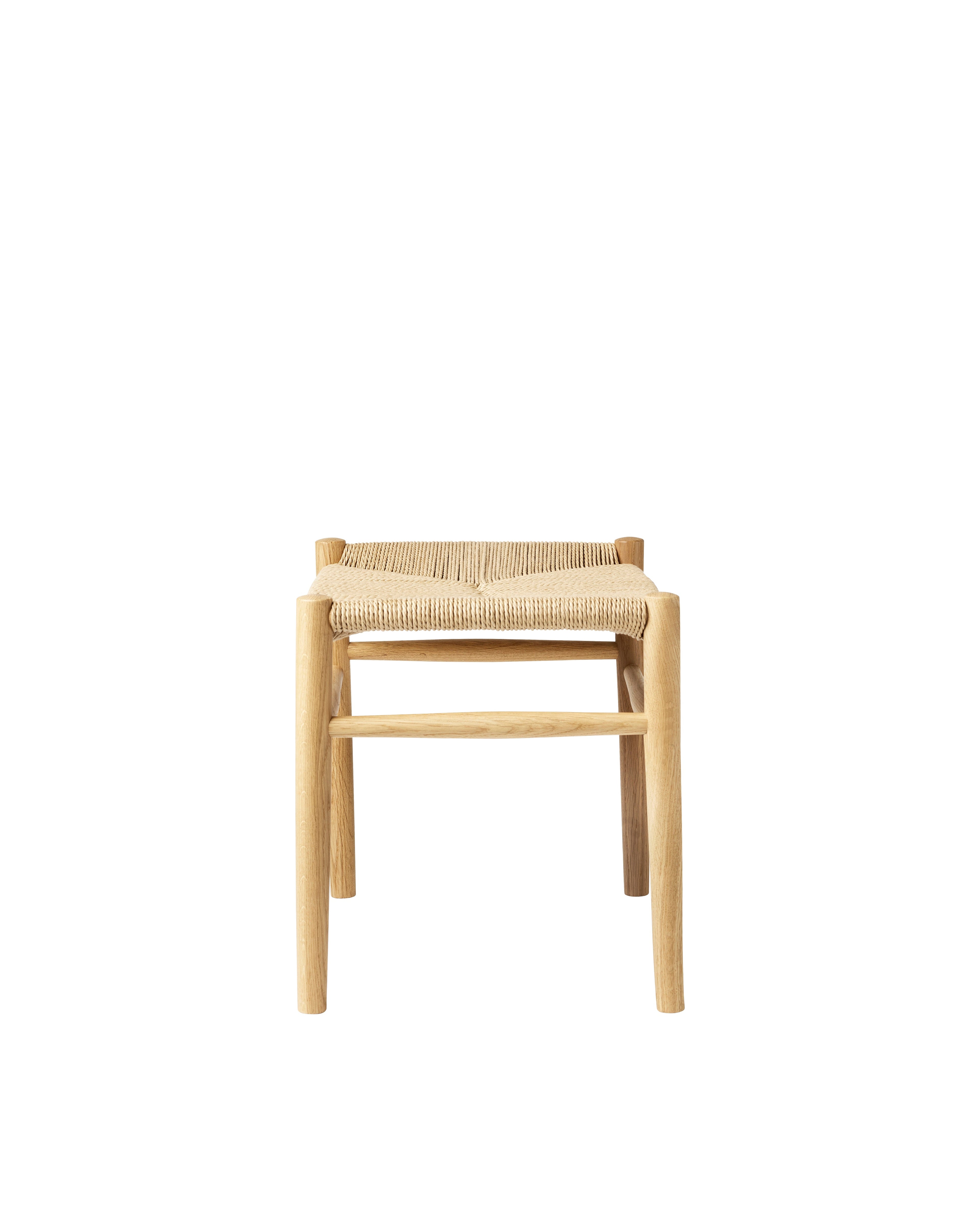 FDB Møbler J83 Series สตูลและเบนช์ไม้โอ๊ก พร้อมที่นั่ง papercord ถักมือ ดีไซน์คลาสสิกปี 1962 โดย Jørgen Bækmark