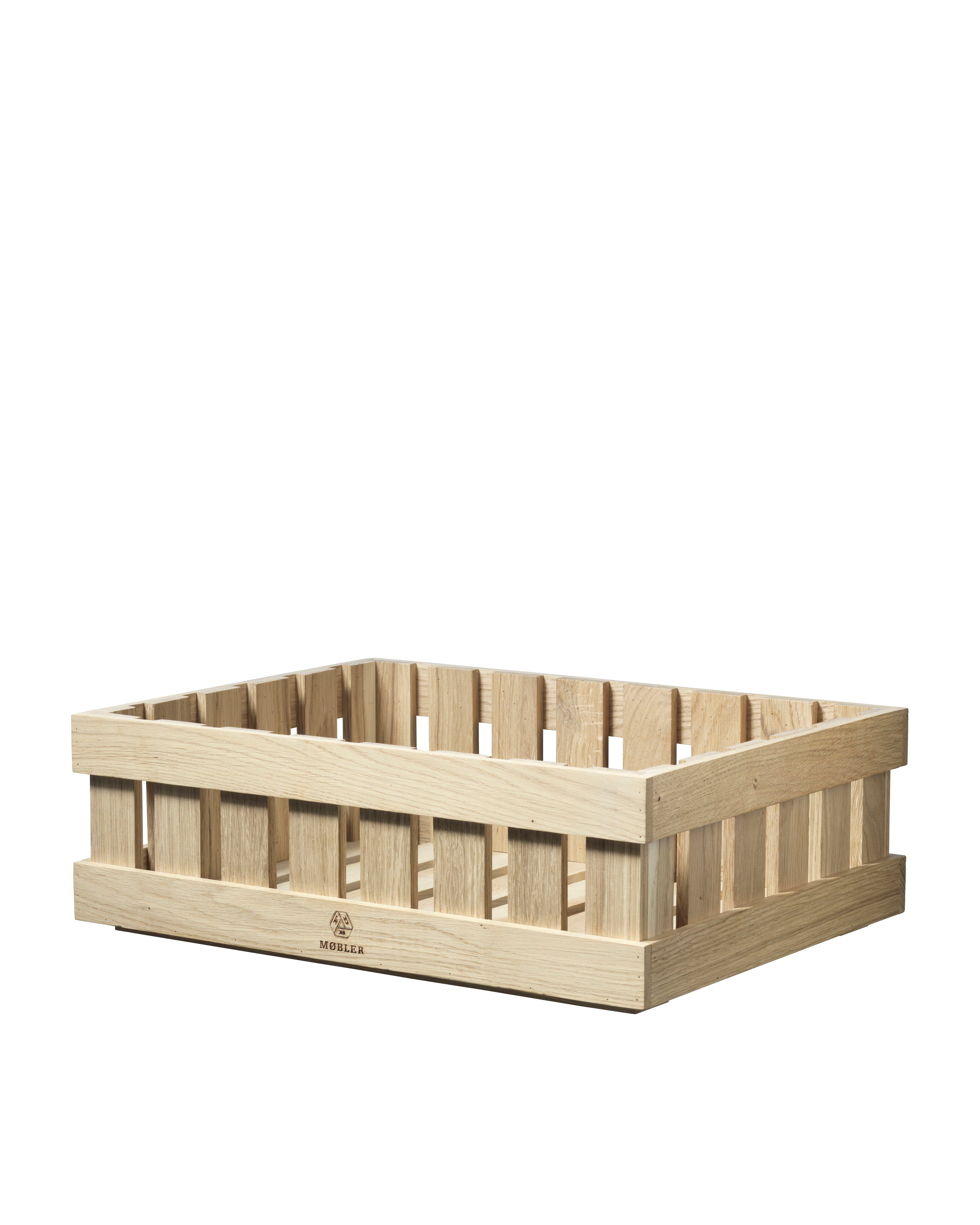 กล่องไม้โอ๊คซีรีส์ Æbletoft จาก FDB Møbler ออกแบบโดย Monica Ritterband ดีไซน์จากลังแอปเปิลดั้งเดิม วางซ้อนได้ มีหลายขนาดสำหรับจัดเก็บและตกแต่งบ้าน