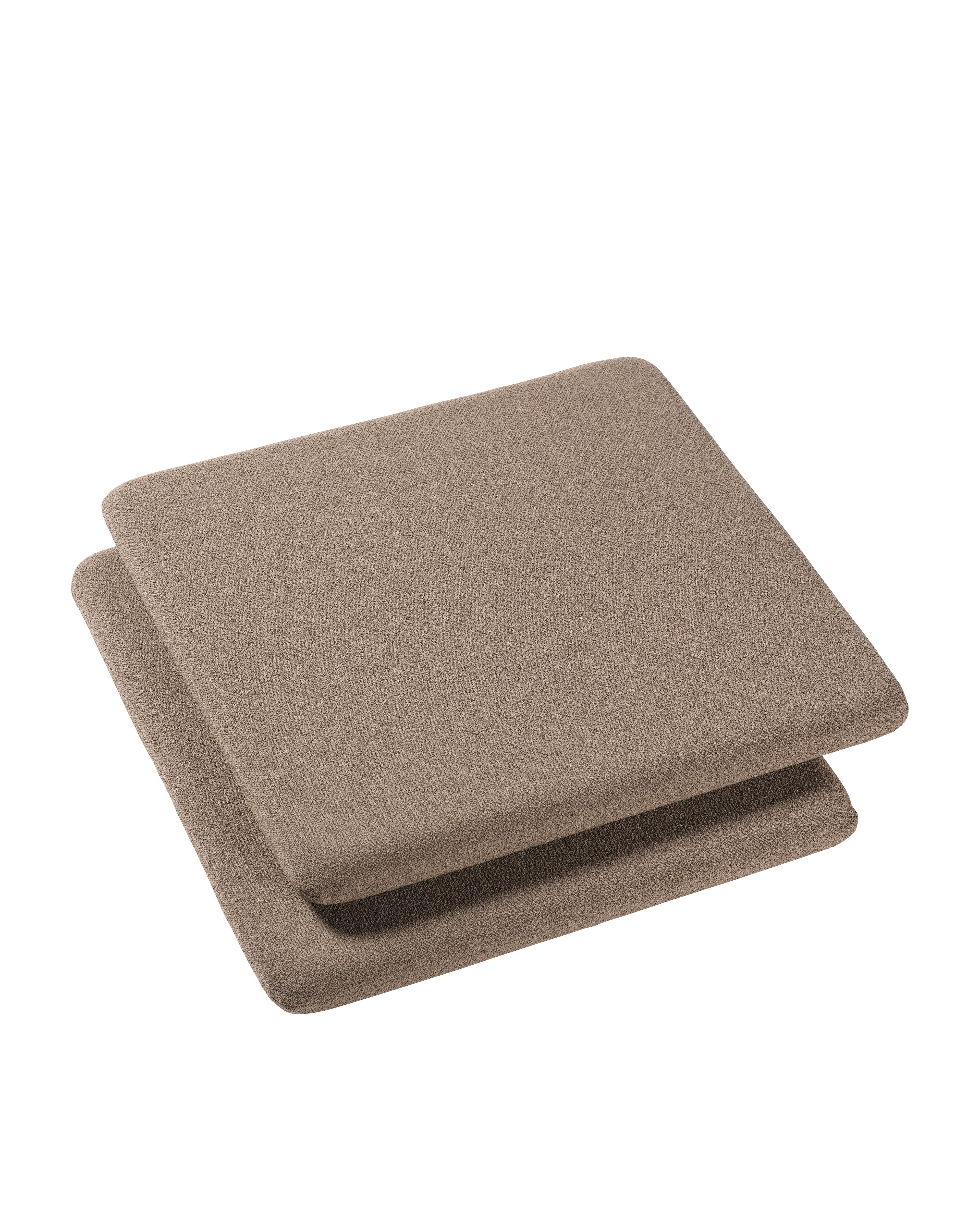 FDB Møbler J53 Armchair โดย Poul M. Volther โครงไม้โอ๊กเคลือบน้ำมัน บุผ้าเลือกได้หลายแบบ เช่น Monza, Cosmo, Grain, Main Line Flax ดีไซน์ปี 1953