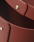 กล่องทรงกลม Drejø จาก FDB Møbler ทำจากไม้โอ๊ควีเนียร์ สีธรรมชาติและสีทึบ 4 แบบ ดีไซน์เรียบแบบ Shaker ใช้เก็บของหรือวางซ้อนตกแต่งบ้าน มี 3 ขนาด