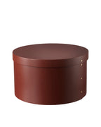 กล่องทรงกลม Drejø จาก FDB Møbler ทำจากไม้โอ๊ควีเนียร์ สีธรรมชาติและสีทึบ 4 แบบ ดีไซน์เรียบแบบ Shaker ใช้เก็บของหรือวางซ้อนตกแต่งบ้าน มี 3 ขนาด