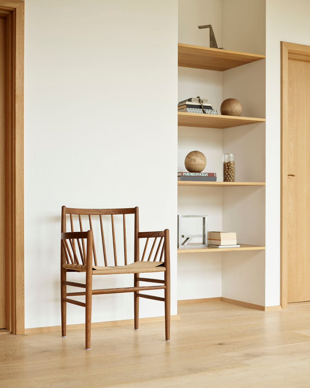 FDB Møbler J81 Chair โดย Jørgen Bækmark โครงไม้โอ๊ก ที่นั่งกระดาษถัก natural ดีไซน์คลาสสิกปี 1962