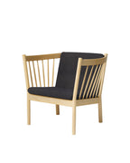 FDB Møbler J146 Armchair โดย Erik Ole Jørgensen โครงไม้โอ๊กเคลือบ lacquered พนักพิงแบบ spoke-back บุผ้าหรือหนัง ดีไซน์ปี 1978