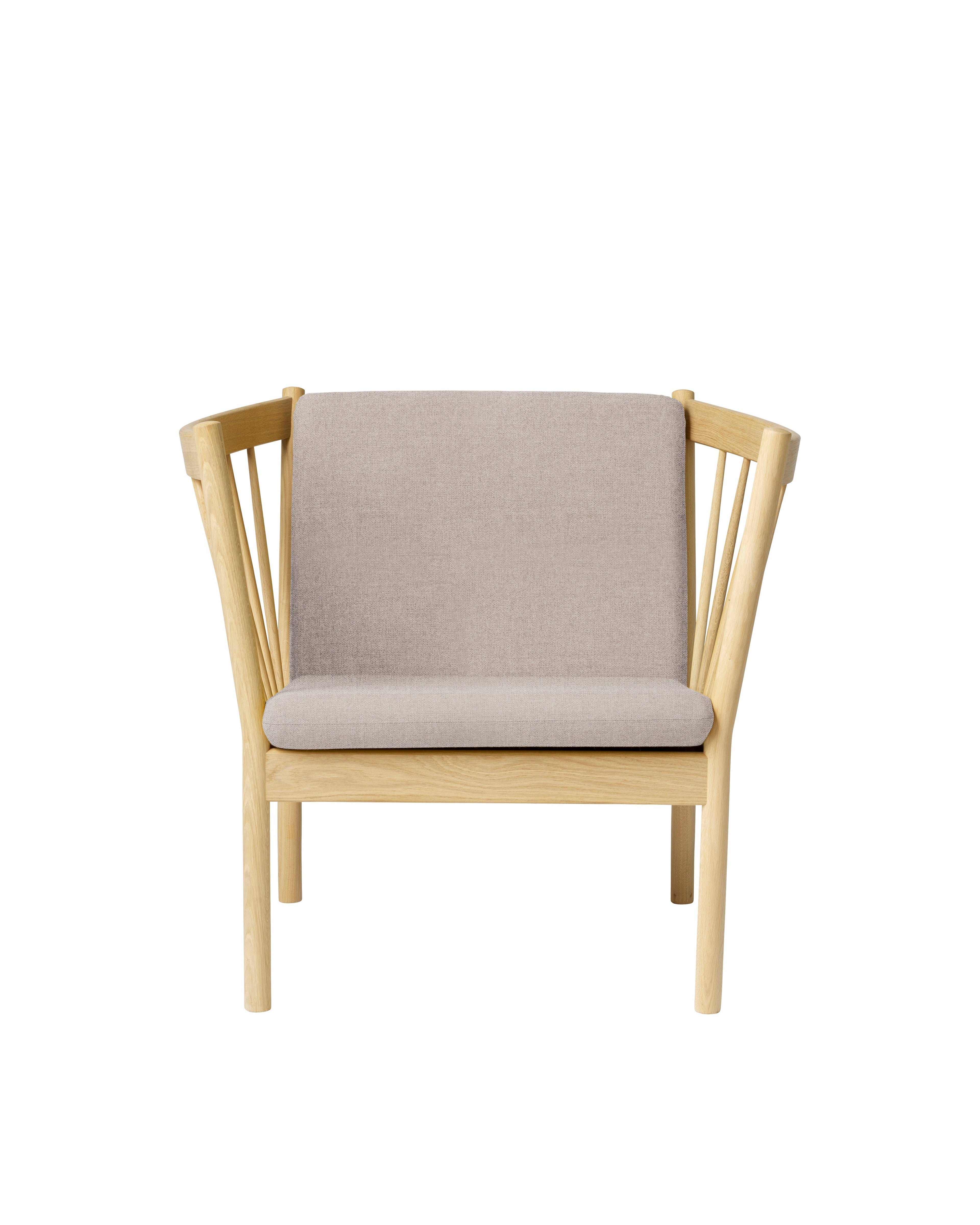 FDB Møbler J146 Armchair โดย Erik Ole Jørgensen โครงไม้โอ๊กเคลือบ lacquered พนักพิงแบบ spoke-back บุผ้าหรือหนัง ดีไซน์ปี 1978