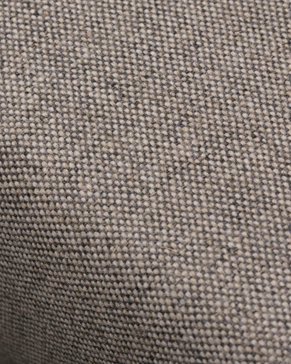 FDB Møbler J146 Armchair โดย Erik Ole Jørgensen โครงไม้โอ๊กเคลือบ lacquered พนักพิงแบบ spoke-back บุผ้าหรือหนัง ดีไซน์ปี 1978