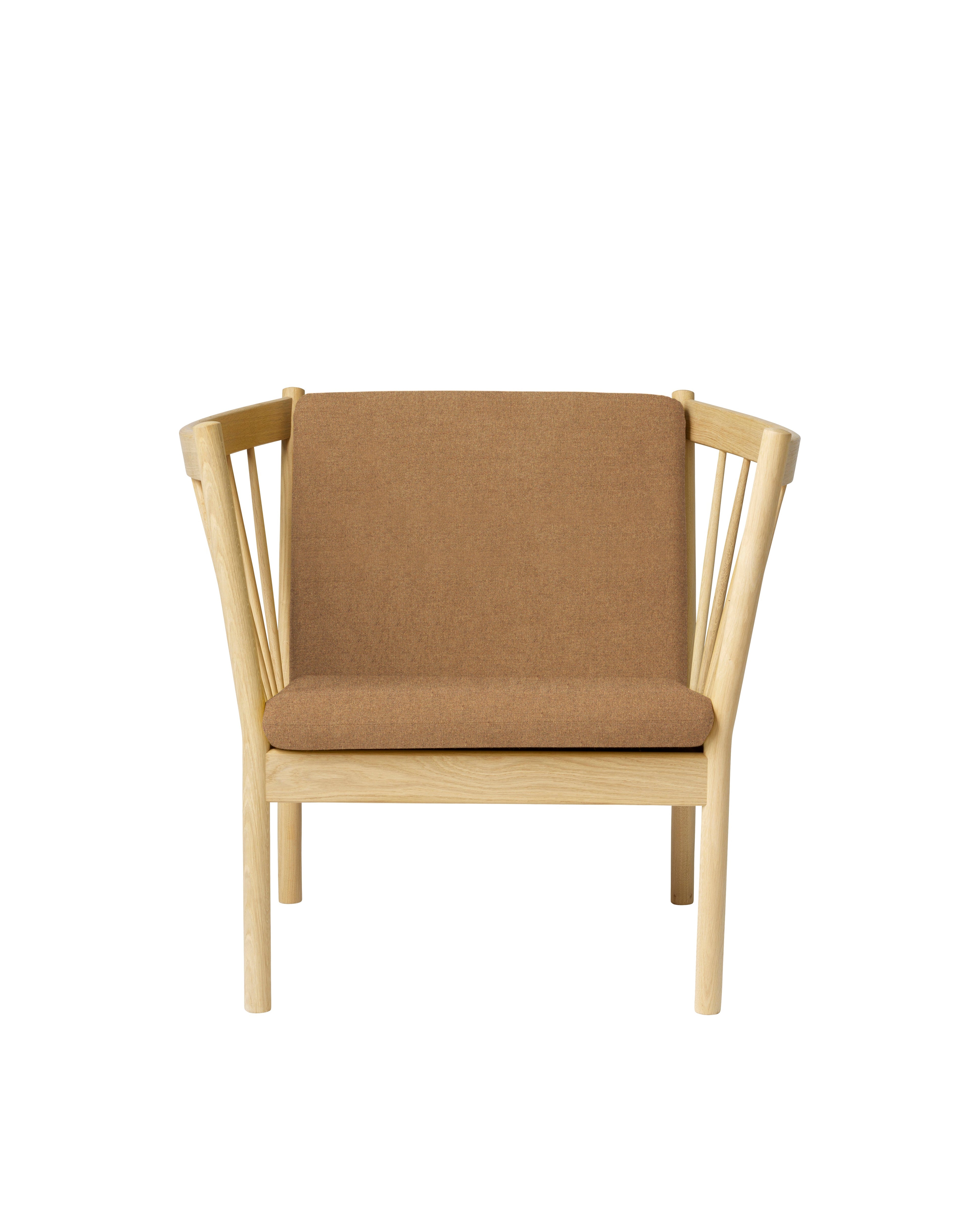 FDB Møbler J146 Armchair โดย Erik Ole Jørgensen โครงไม้โอ๊กเคลือบ lacquered พนักพิงแบบ spoke-back บุผ้าหรือหนัง ดีไซน์ปี 1978