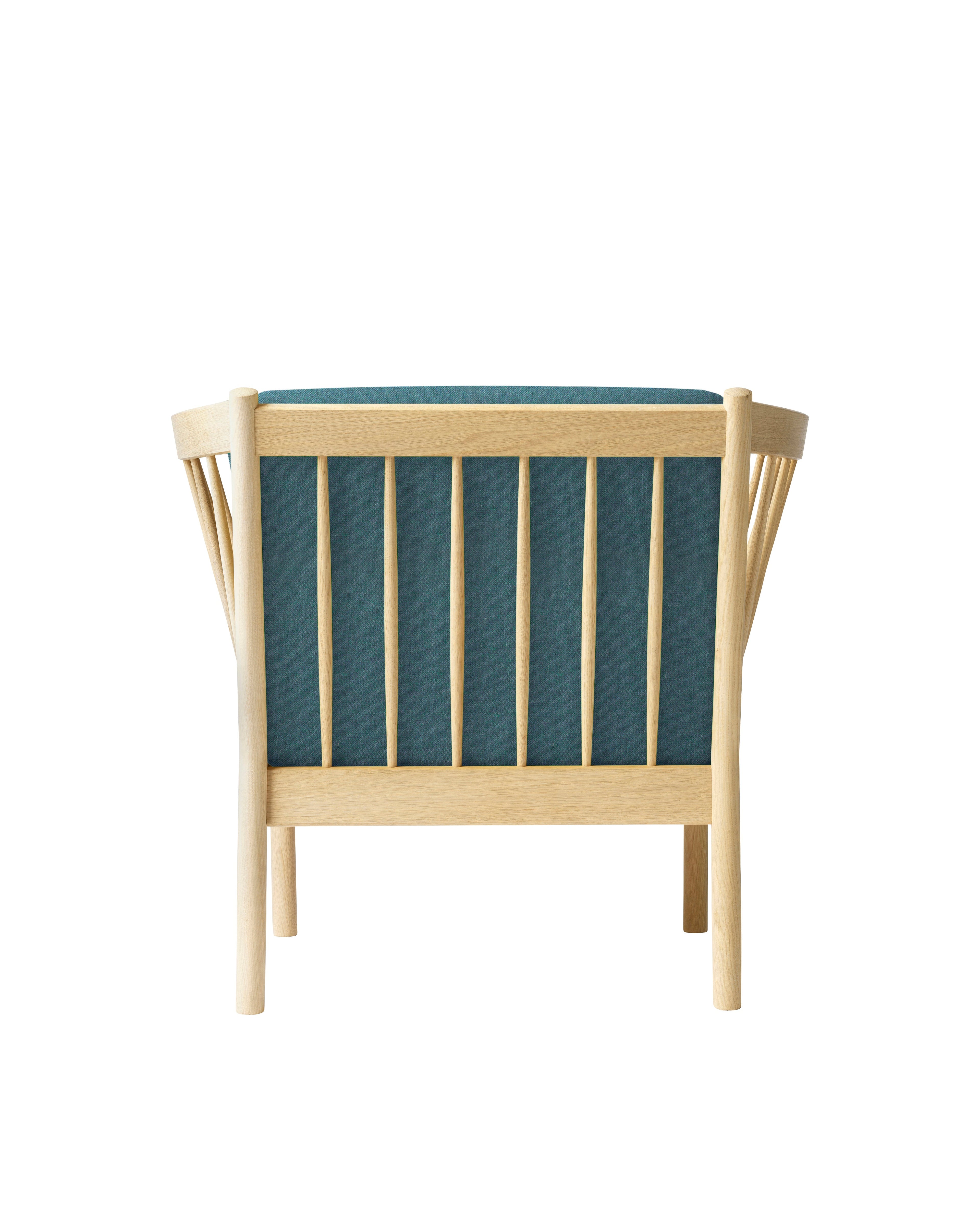 FDB Møbler J146 Armchair โดย Erik Ole Jørgensen โครงไม้โอ๊กเคลือบ lacquered พนักพิงแบบ spoke-back บุผ้าหรือหนัง ดีไซน์ปี 1978