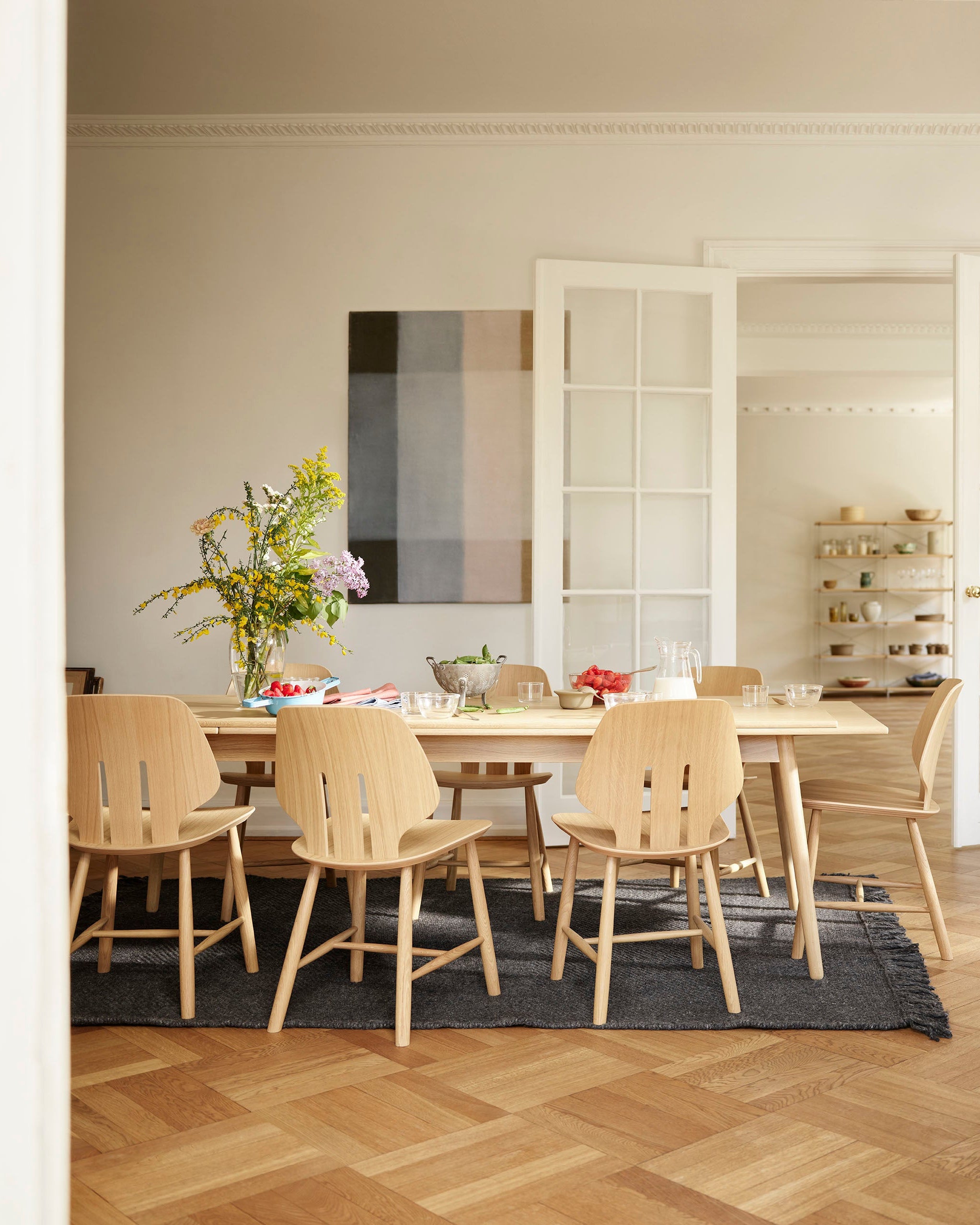 FDB Møbler J67 Chair โดย Ejvind A. Johansson ไม้โอ๊กสีธรรมชาติ พนักพิง signature ดีไซน์ปี 1957 เคลือบ lacquered water-based