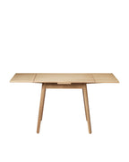FDB Møbler C35 Dining Table Series โต๊ะไม้โอ๊กดีไซน์ปี 1957 โดย Poul M. Volther พร้อมตัวเลือกท็อปไม้โอ๊กและลิเนเลียม หลายขนาดและแผ่นต่อโต๊ะ (extension leaves)