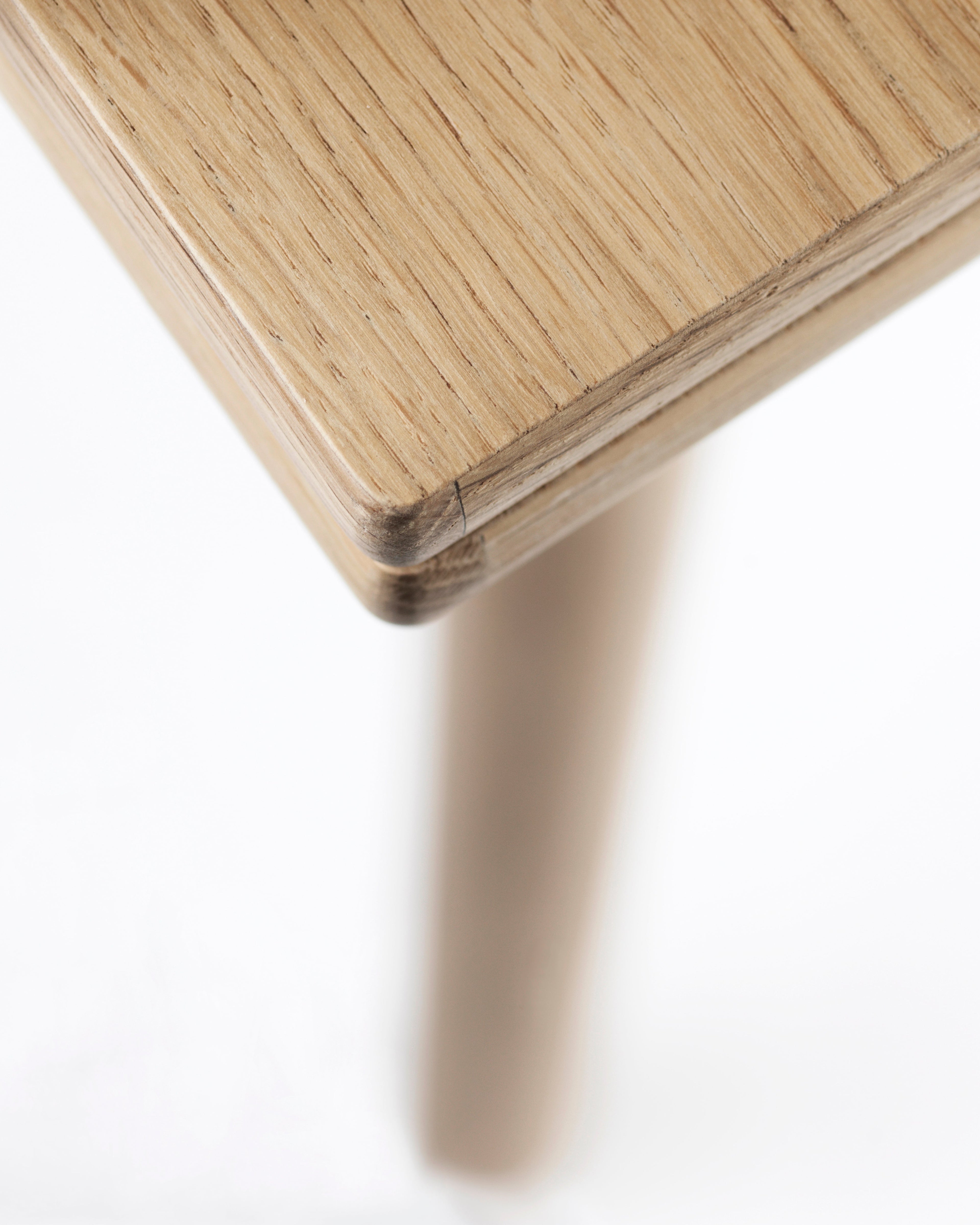 FDB Møbler C35 Dining Table Series โต๊ะไม้โอ๊กดีไซน์ปี 1957 โดย Poul M. Volther พร้อมตัวเลือกท็อปไม้โอ๊กและลิเนเลียม หลายขนาดและแผ่นต่อโต๊ะ (extension leaves)