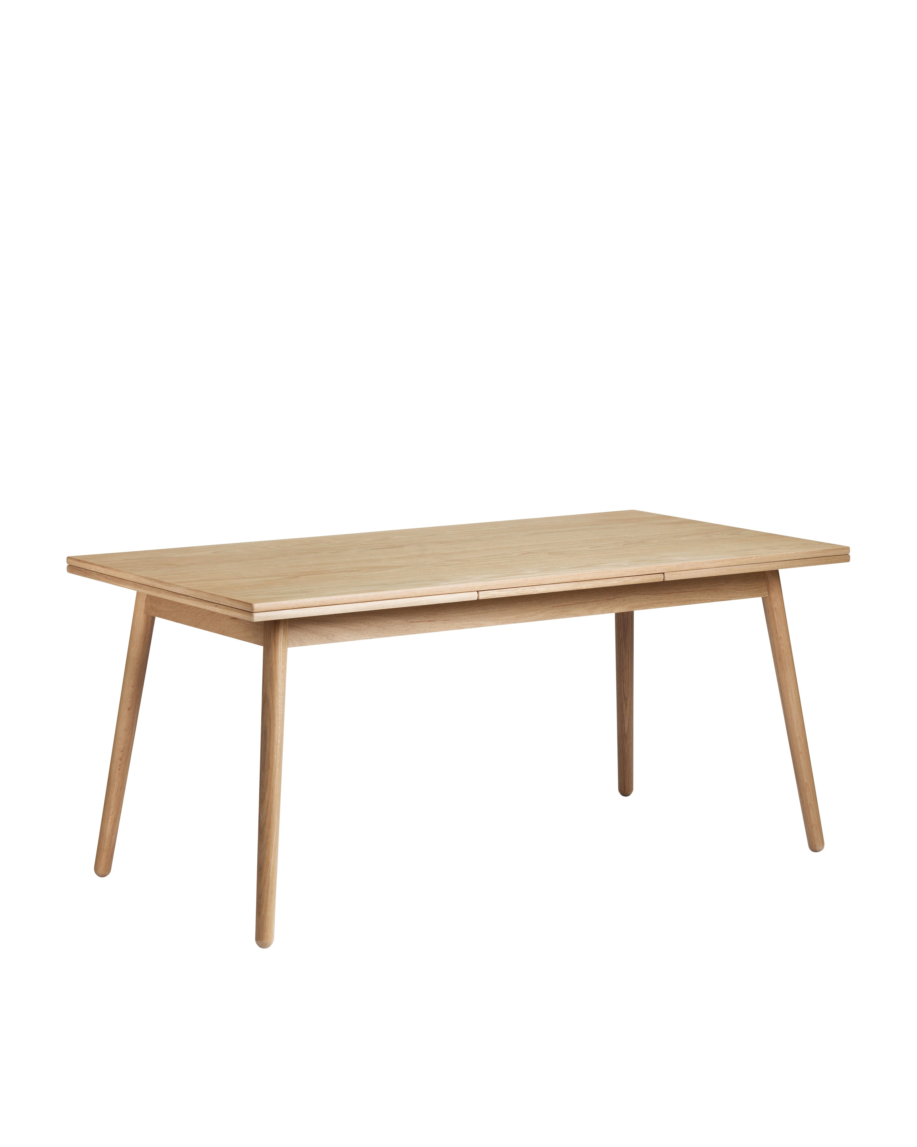 FDB Møbler C35 Dining Table Series โต๊ะไม้โอ๊กดีไซน์ปี 1957 โดย Poul M. Volther พร้อมตัวเลือกท็อปไม้โอ๊กและลิเนเลียม หลายขนาดและแผ่นต่อโต๊ะ (extension leaves)