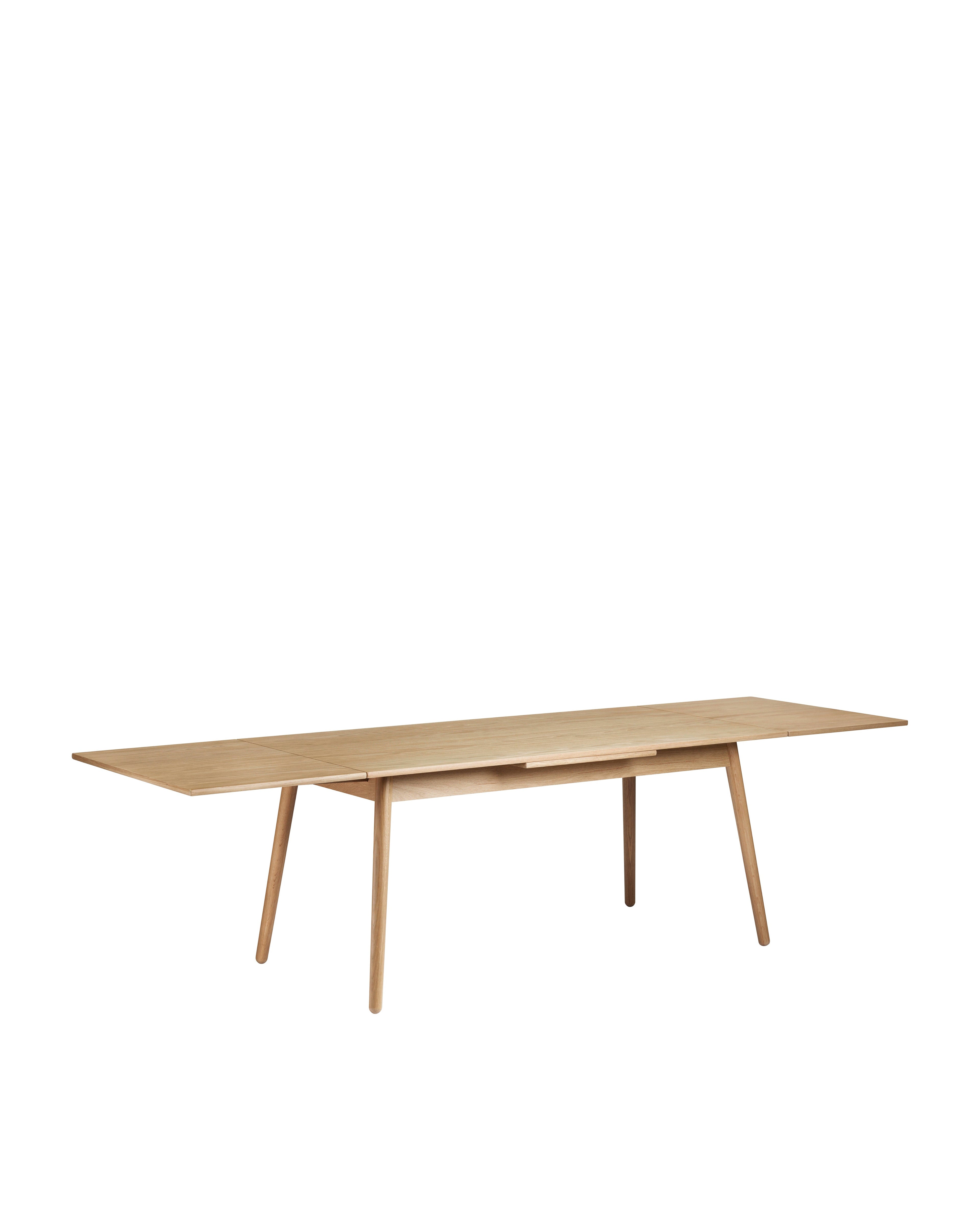 FDB Møbler C35 Dining Table Series โต๊ะไม้โอ๊กดีไซน์ปี 1957 โดย Poul M. Volther พร้อมตัวเลือกท็อปไม้โอ๊กและลิเนเลียม หลายขนาดและแผ่นต่อโต๊ะ (extension leaves)