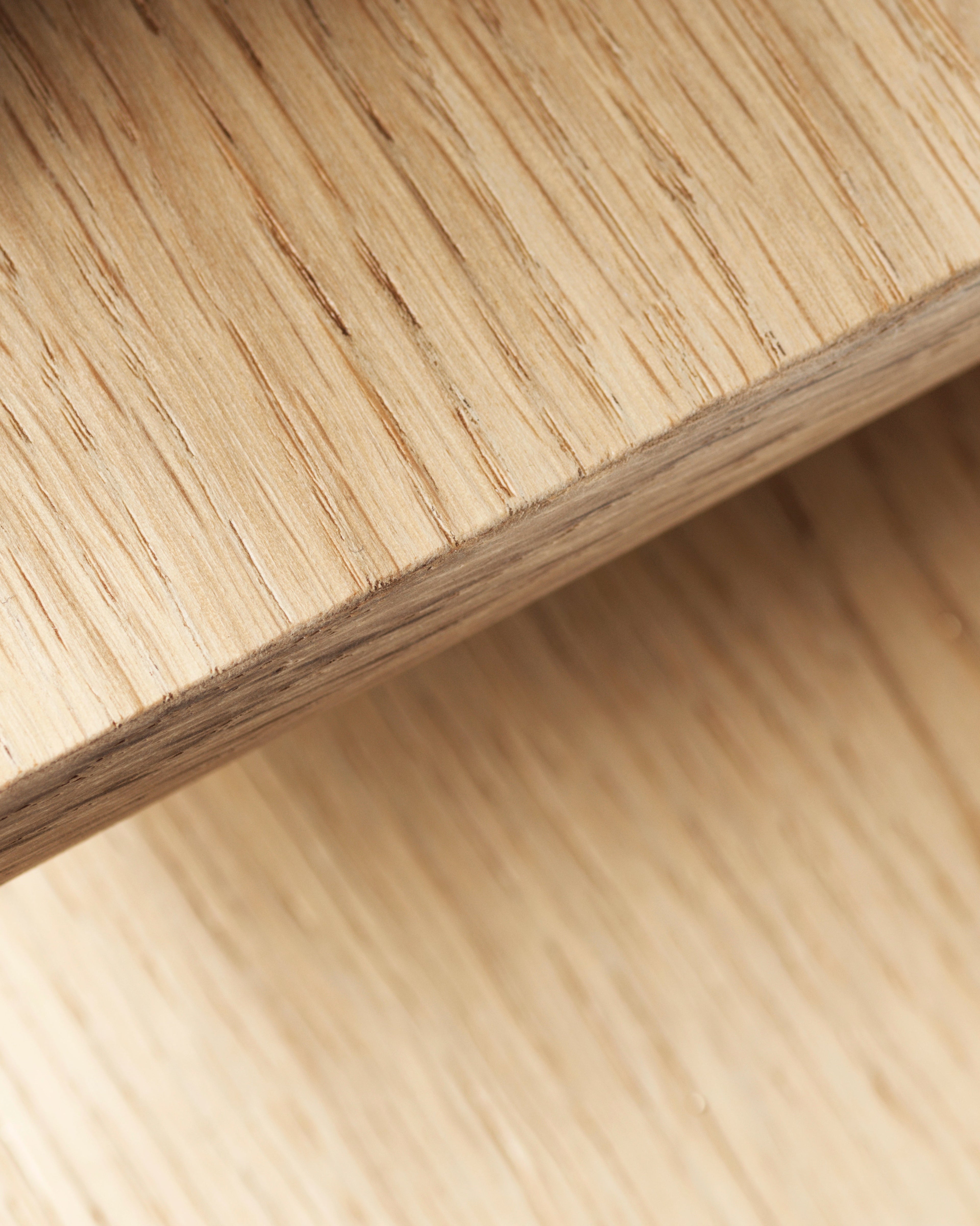 FDB Møbler C35 Dining Table Series โต๊ะไม้โอ๊กดีไซน์ปี 1957 โดย Poul M. Volther พร้อมตัวเลือกท็อปไม้โอ๊กและลิเนเลียม หลายขนาดและแผ่นต่อโต๊ะ (extension leaves)