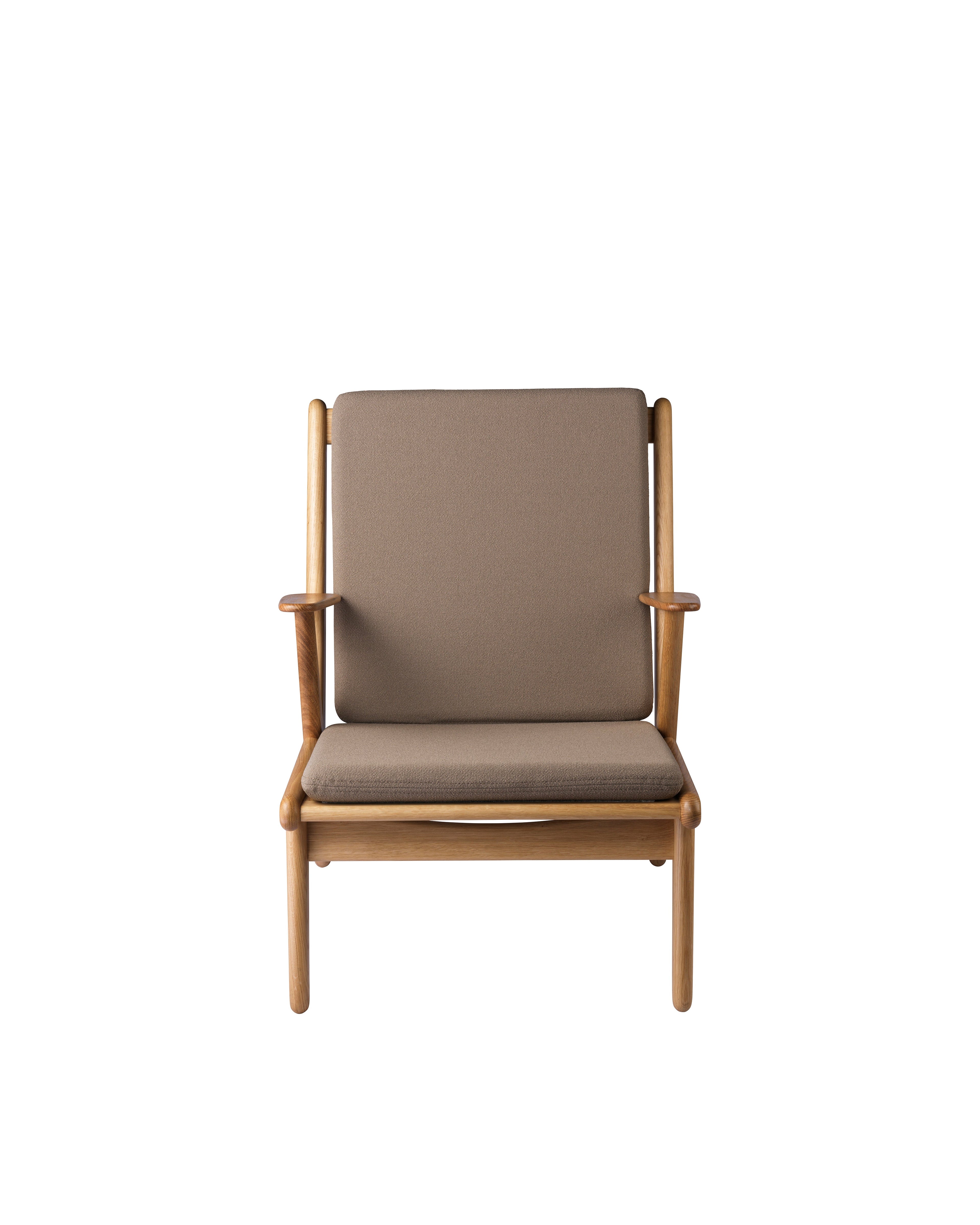 FDB Møbler J53 Armchair โดย Poul M. Volther โครงไม้โอ๊กเคลือบน้ำมัน บุผ้าเลือกได้หลายแบบ เช่น Monza, Cosmo, Grain, Main Line Flax ดีไซน์ปี 1953