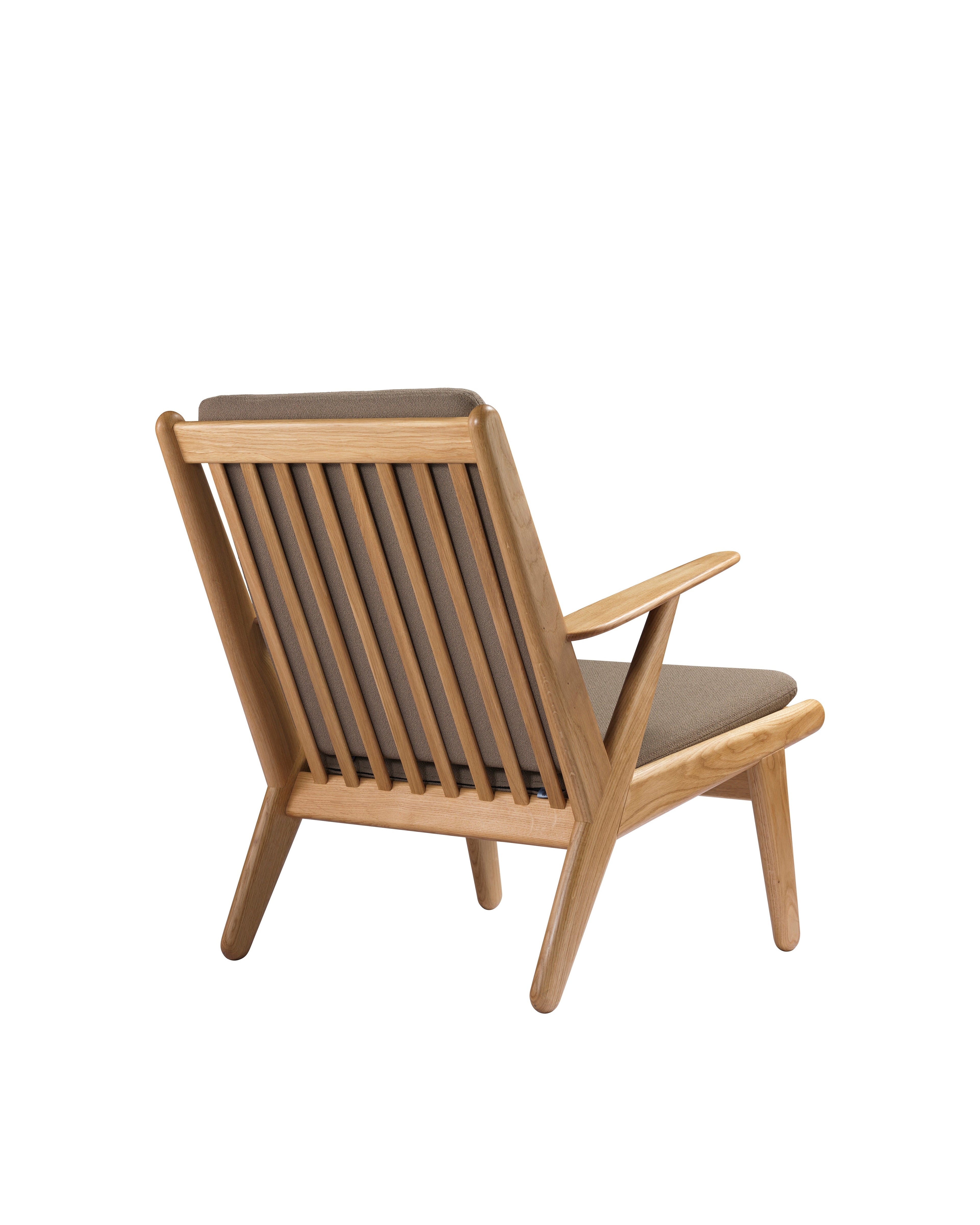 FDB Møbler J53 Armchair โดย Poul M. Volther โครงไม้โอ๊กเคลือบน้ำมัน บุผ้าเลือกได้หลายแบบ เช่น Monza, Cosmo, Grain, Main Line Flax ดีไซน์ปี 1953