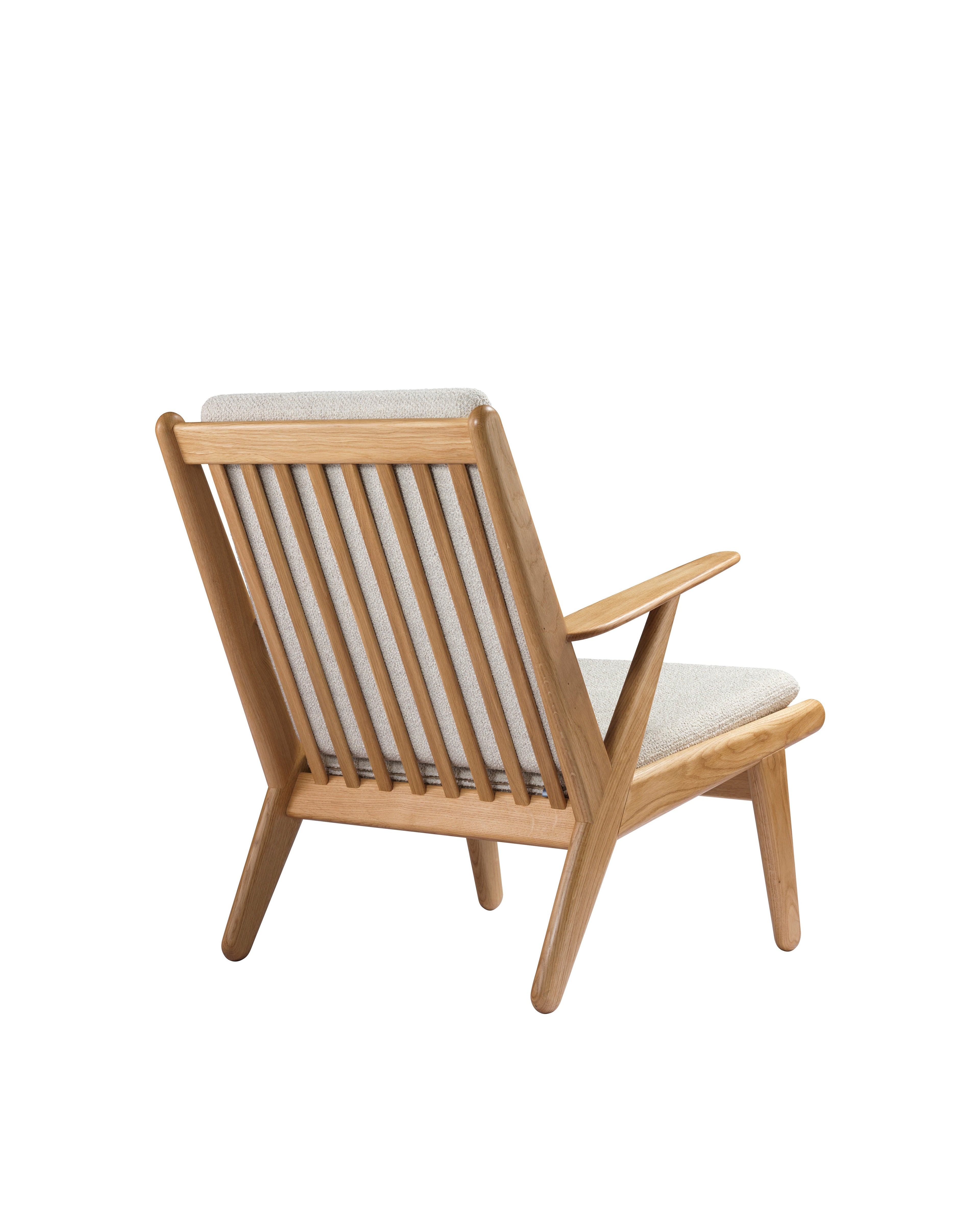 FDB Møbler J53 Armchair โดย Poul M. Volther โครงไม้โอ๊กเคลือบน้ำมัน บุผ้าเลือกได้หลายแบบ เช่น Monza, Cosmo, Grain, Main Line Flax ดีไซน์ปี 1953