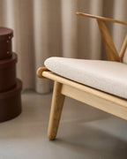 FDB Møbler J53 Armchair โดย Poul M. Volther โครงไม้โอ๊กเคลือบน้ำมัน บุผ้าเลือกได้หลายแบบ เช่น Monza, Cosmo, Grain, Main Line Flax ดีไซน์ปี 1953