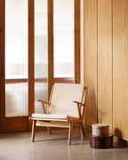 FDB Møbler J53 Armchair โดย Poul M. Volther โครงไม้โอ๊กเคลือบน้ำมัน บุผ้าเลือกได้หลายแบบ เช่น Monza, Cosmo, Grain, Main Line Flax ดีไซน์ปี 1953