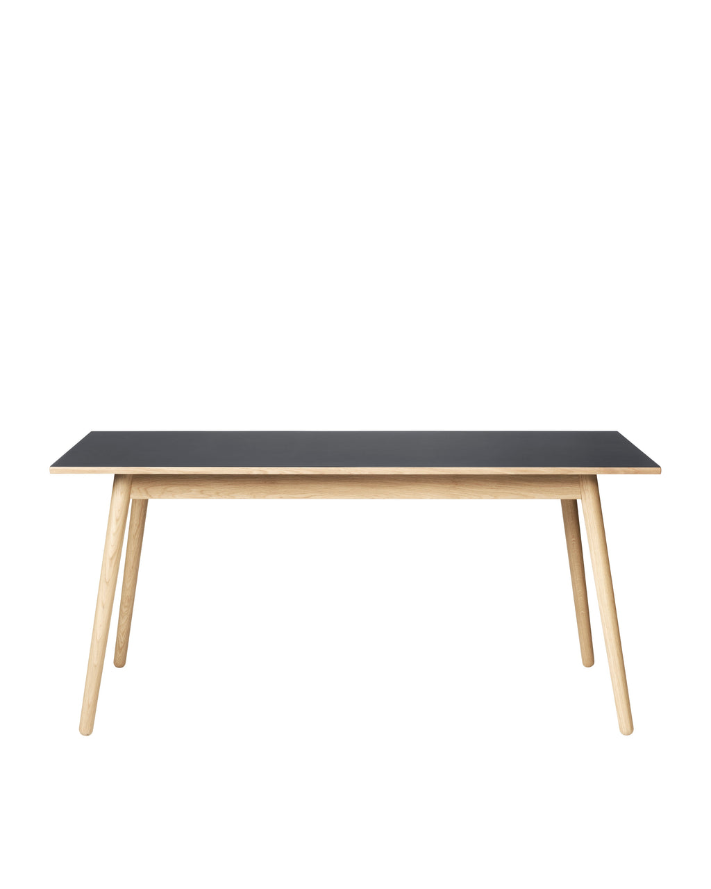 FDB Møbler C35 Dining Table Series โต๊ะไม้โอ๊กดีไซน์ปี 1957 โดย Poul M. Volther พร้อมตัวเลือกท็อปไม้โอ๊กและลิเนเลียม หลายขนาดและแผ่นต่อโต๊ะ (extension leaves)