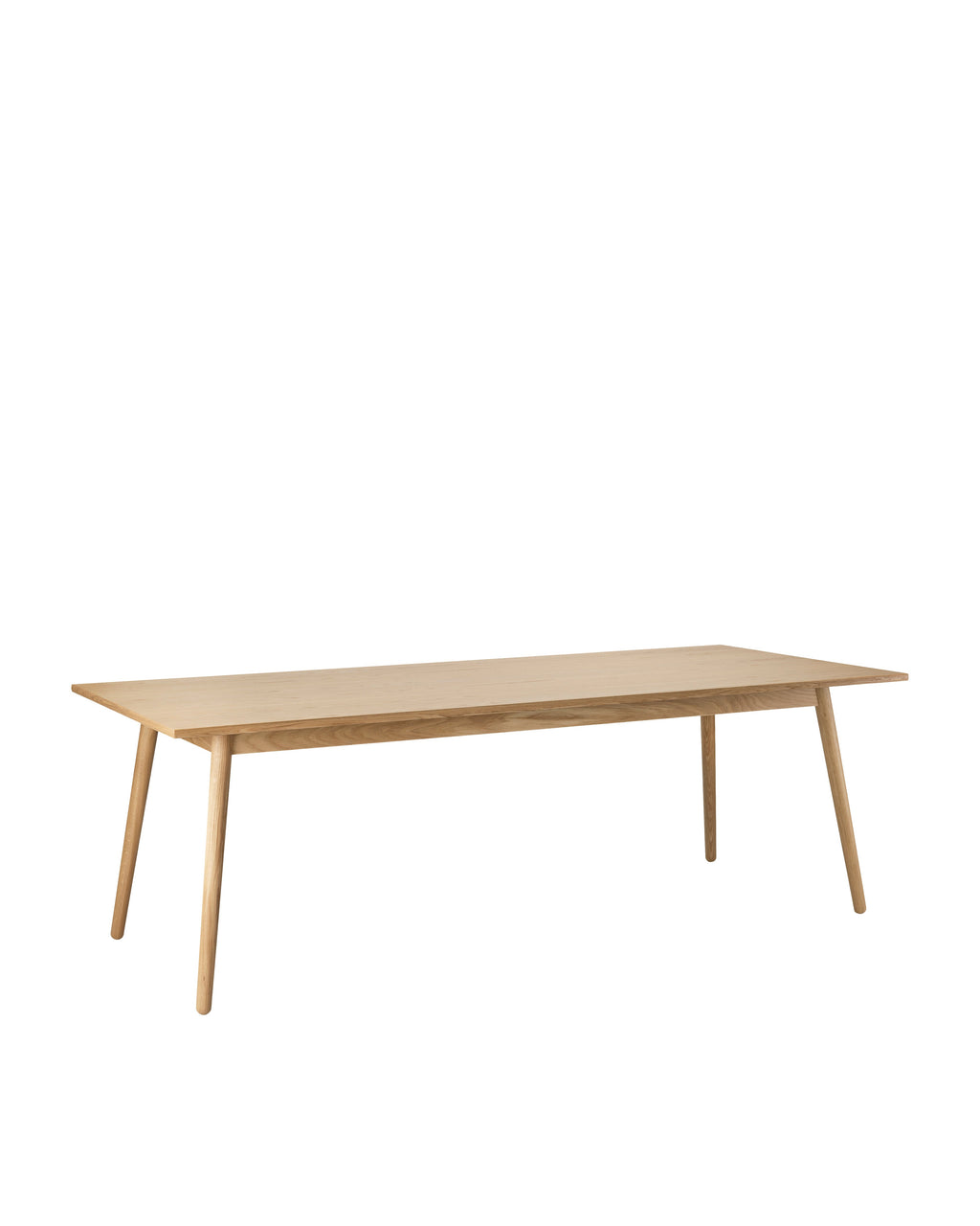 FDB Møbler C35 Dining Table Series โต๊ะไม้โอ๊กดีไซน์ปี 1957 โดย Poul M. Volther พร้อมตัวเลือกท็อปไม้โอ๊กและลิเนเลียม หลายขนาดและแผ่นต่อโต๊ะ (extension leaves)