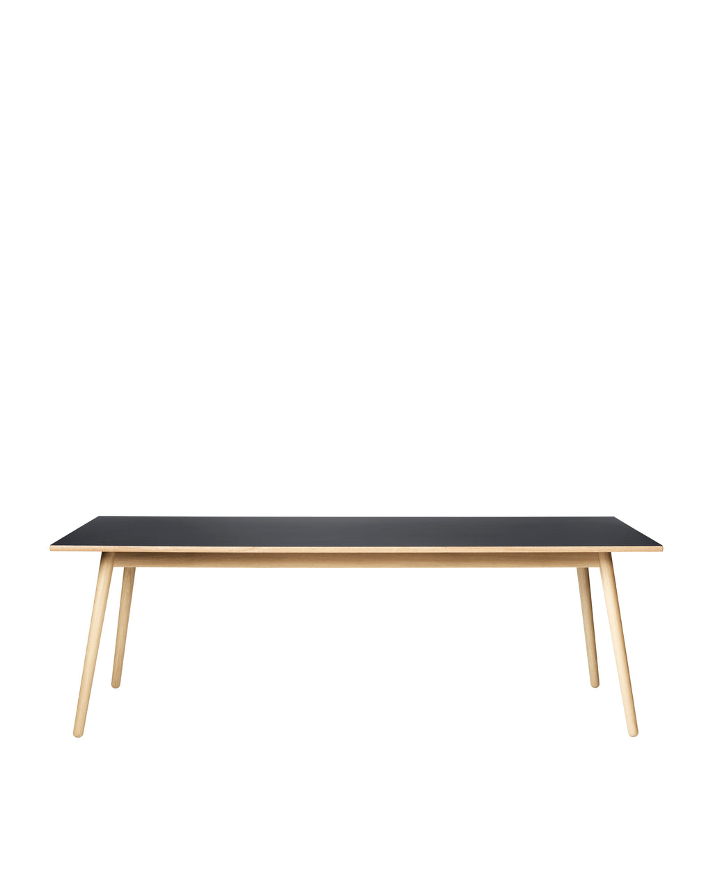 FDB Møbler C35 Dining Table Series โต๊ะไม้โอ๊กดีไซน์ปี 1957 โดย Poul M. Volther พร้อมตัวเลือกท็อปไม้โอ๊กและลิเนเลียม หลายขนาดและแผ่นต่อโต๊ะ (extension leaves)