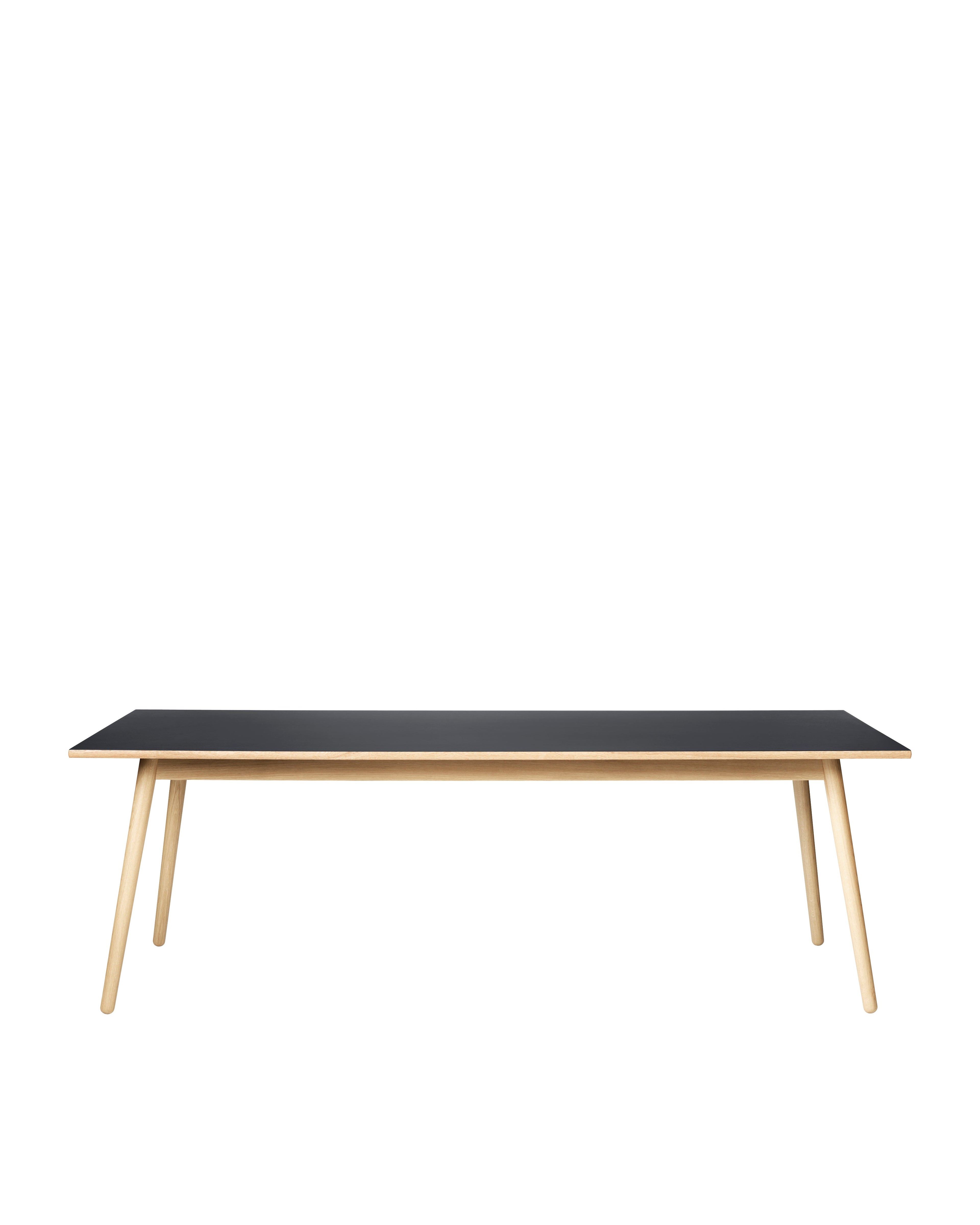 FDB Møbler C35 Dining Table Series โต๊ะไม้โอ๊กดีไซน์ปี 1957 โดย Poul M. Volther พร้อมตัวเลือกท็อปไม้โอ๊กและลิเนเลียม หลายขนาดและแผ่นต่อโต๊ะ (extension leaves)