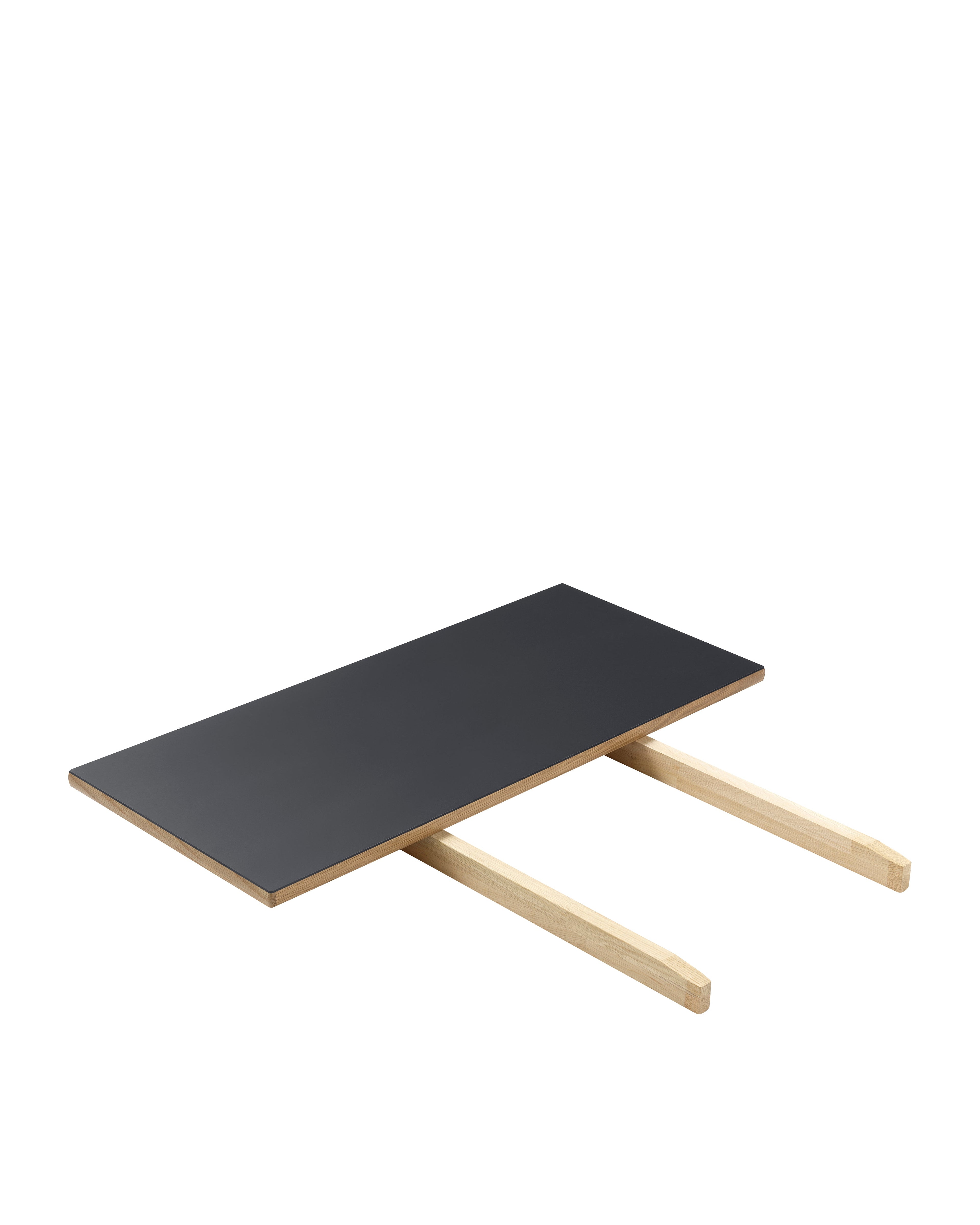 FDB Møbler C35 Dining Table Series โต๊ะไม้โอ๊กดีไซน์ปี 1957 โดย Poul M. Volther พร้อมตัวเลือกท็อปไม้โอ๊กและลิเนเลียม หลายขนาดและแผ่นต่อโต๊ะ (extension leaves)