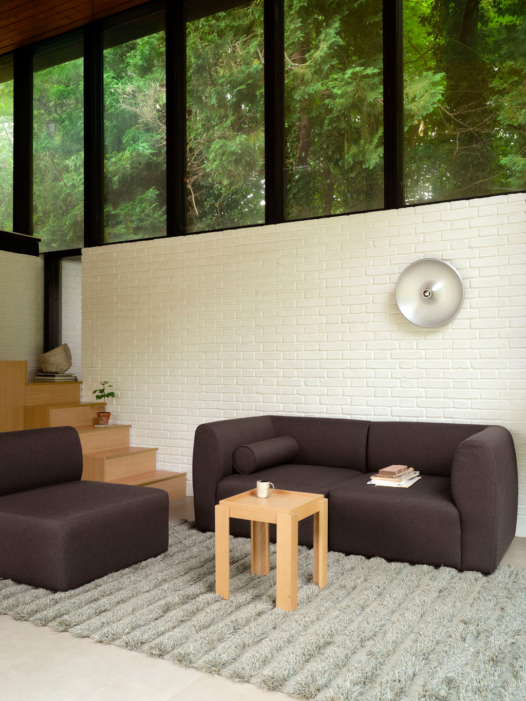 FDB Møbler โซฟาโมดูลาร์ L47 Korinth โดย Krøyer & Sætter-Lassen ดีไซน์โค้งมนสไตล์สแกนดิเนเวียน ประกอบด้วยมุมซ้าย มอดูลกลาง มุมขวา พัฟ และหมอนทรงกระบอก พร้อมตัวเลือกผ้า 17 แบบ