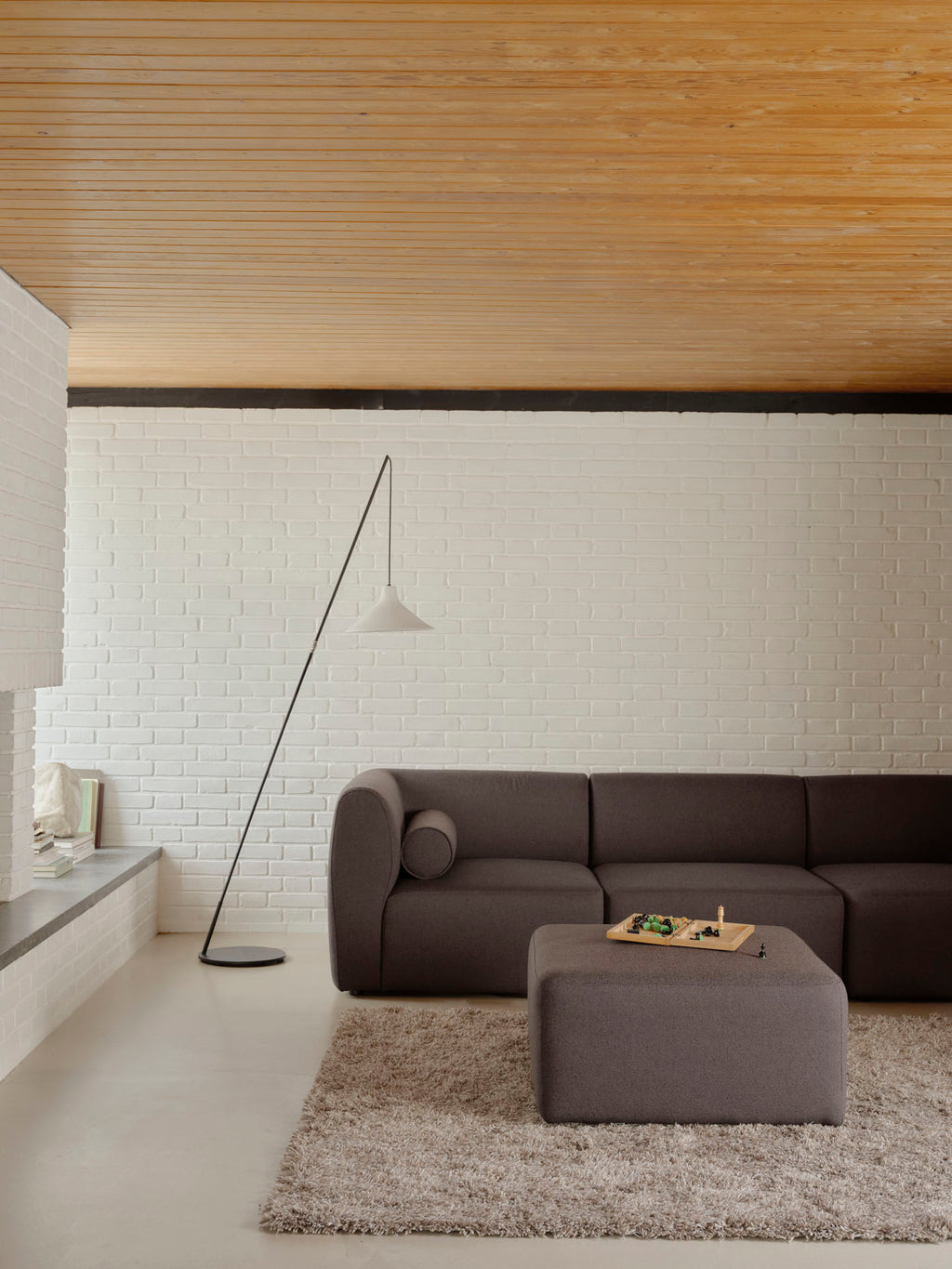 FDB Møbler โซฟาโมดูลาร์ L47 Korinth โดย Krøyer & Sætter-Lassen ดีไซน์โค้งมนสไตล์สแกนดิเนเวียน ประกอบด้วยมุมซ้าย มอดูลกลาง มุมขวา พัฟ และหมอนทรงกระบอก พร้อมตัวเลือกผ้า 17 แบบ