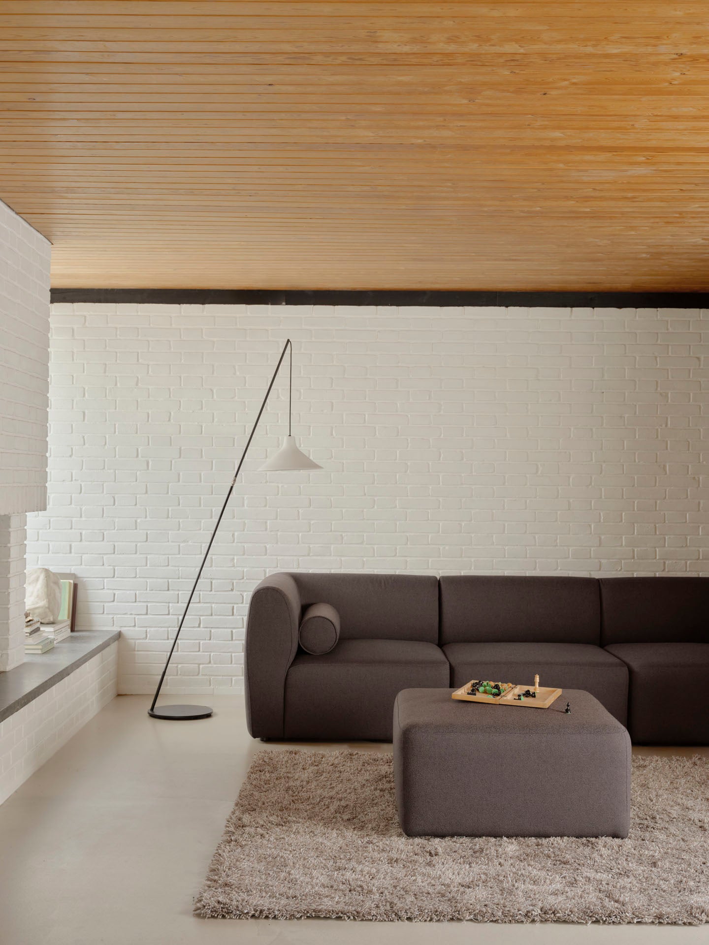 FDB Møbler โซฟาโมดูลาร์ L47 Korinth โดย Krøyer & Sætter-Lassen ดีไซน์โค้งมนสไตล์สแกนดิเนเวียน ประกอบด้วยมุมซ้าย มอดูลกลาง มุมขวา พัฟ และหมอนทรงกระบอก พร้อมตัวเลือกผ้า 17 แบบ