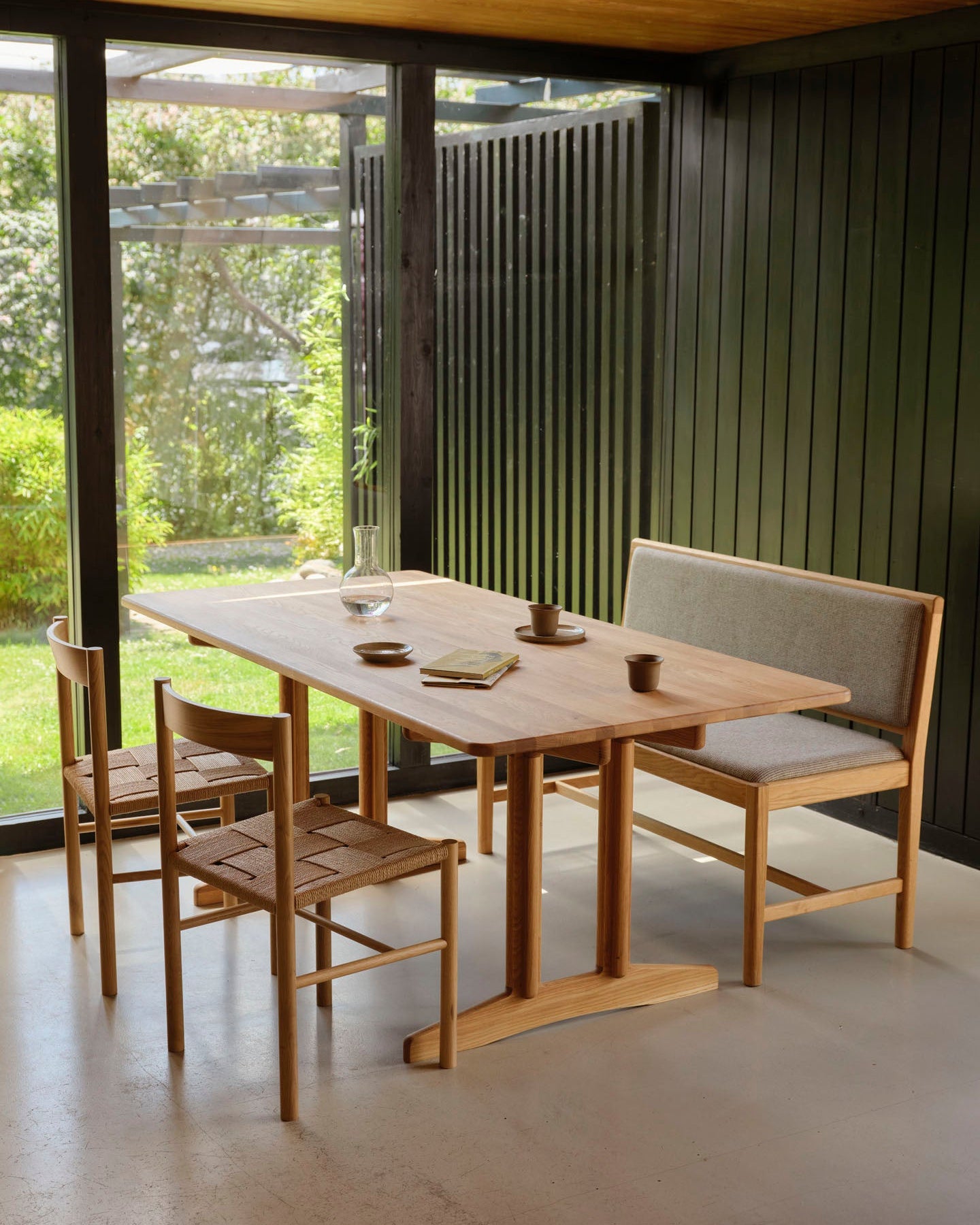 FDB Møbler J176 Sønderborg เบนช์ไม้โอ๊กเคลือบน้ำมัน พร้อมเบาะผ้า Meleret หรือ Ploegwool Blue ออกแบบโดย Mogens Koch