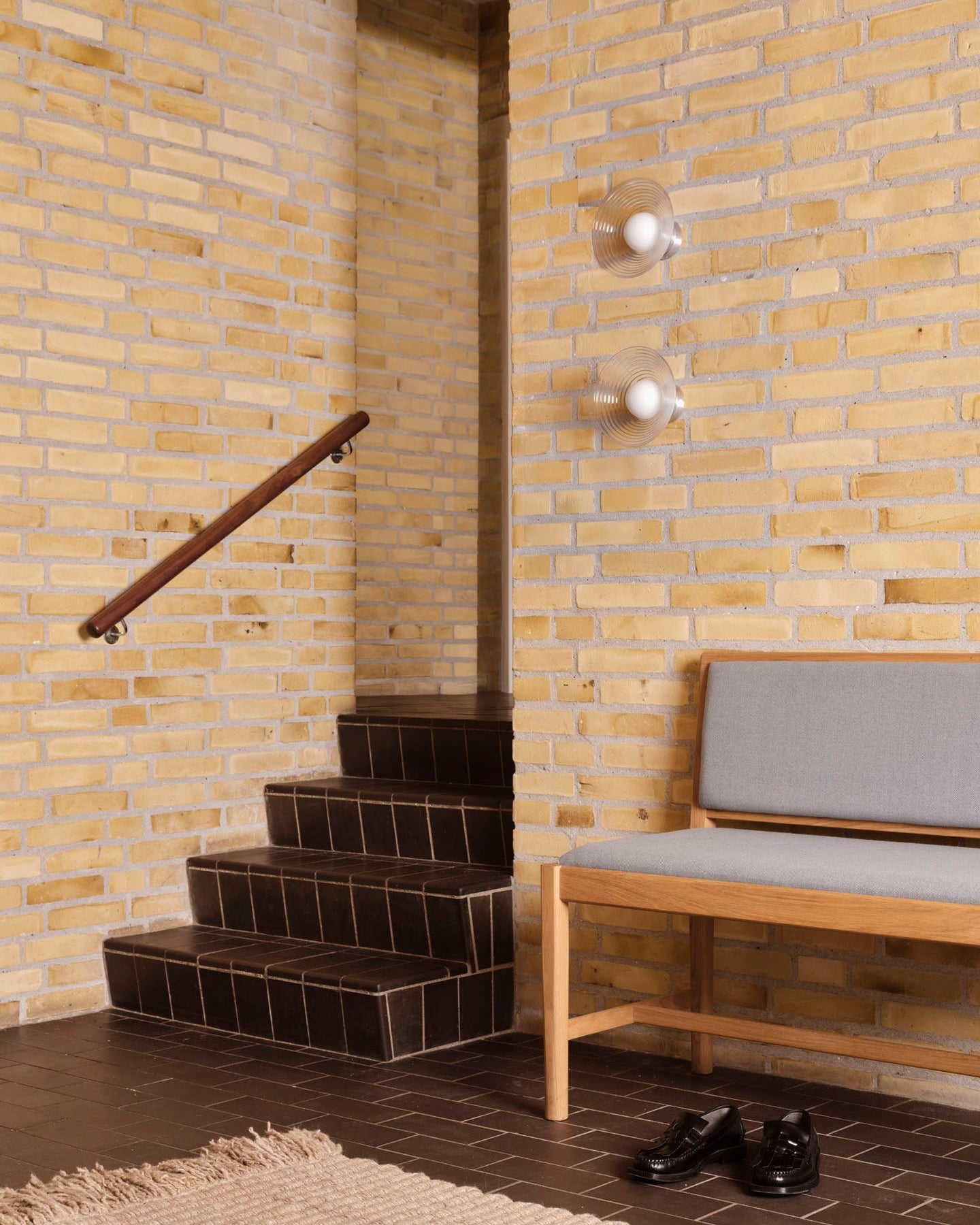 FDB Møbler J176 Sønderborg เบนช์ไม้โอ๊กเคลือบน้ำมัน พร้อมเบาะผ้า Meleret หรือ Ploegwool Blue ออกแบบโดย Mogens Koch