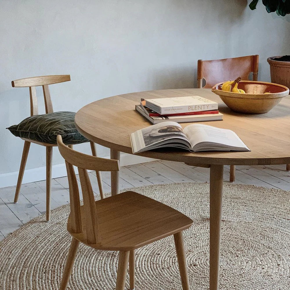 MAKE nordic HOLMEN Round Dining Table โต๊ะอาหารทรงกลมไม้โอ๊คดีไซน์สแกนดิเนเวียนสำหรับพื้นที่รับประทานอาหาร