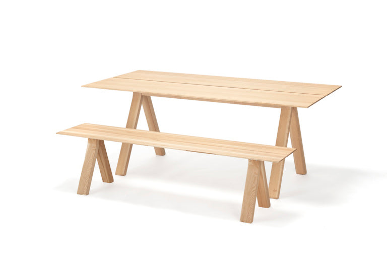 Karimoku New Standard Spectrum Bench 180 ม้านั่งไม้โอ๊คดีไซน์มินิมอลสำหรับโต๊ะ Spectrum ออกแบบโดย Geckeler Michels