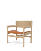 เก้าอี้ Soft Lounge Chair จาก TAKT แบรนด์เฟอร์นิเจอร์เดนมาร์ก ทำจากไม้โอ๊กแท้ พนักพิงและเบาะโค้งนุ่มออกแบบให้รับกับสรีระ ดีไซน์โดย Thomas Bentzen ด้วยเส้นสายเรียบง่ายและอ่อนโยนตามแบบเดนมาร์ก เผยโครงสร้างอย่างซื่อสัตย์ ผสมความเบาและความมั่นคงได้อย่างลงตัว มอบทั้งความสบายและความงามที่ยั่งยืน จัดจำหน่ายโดย Old Pine Trees