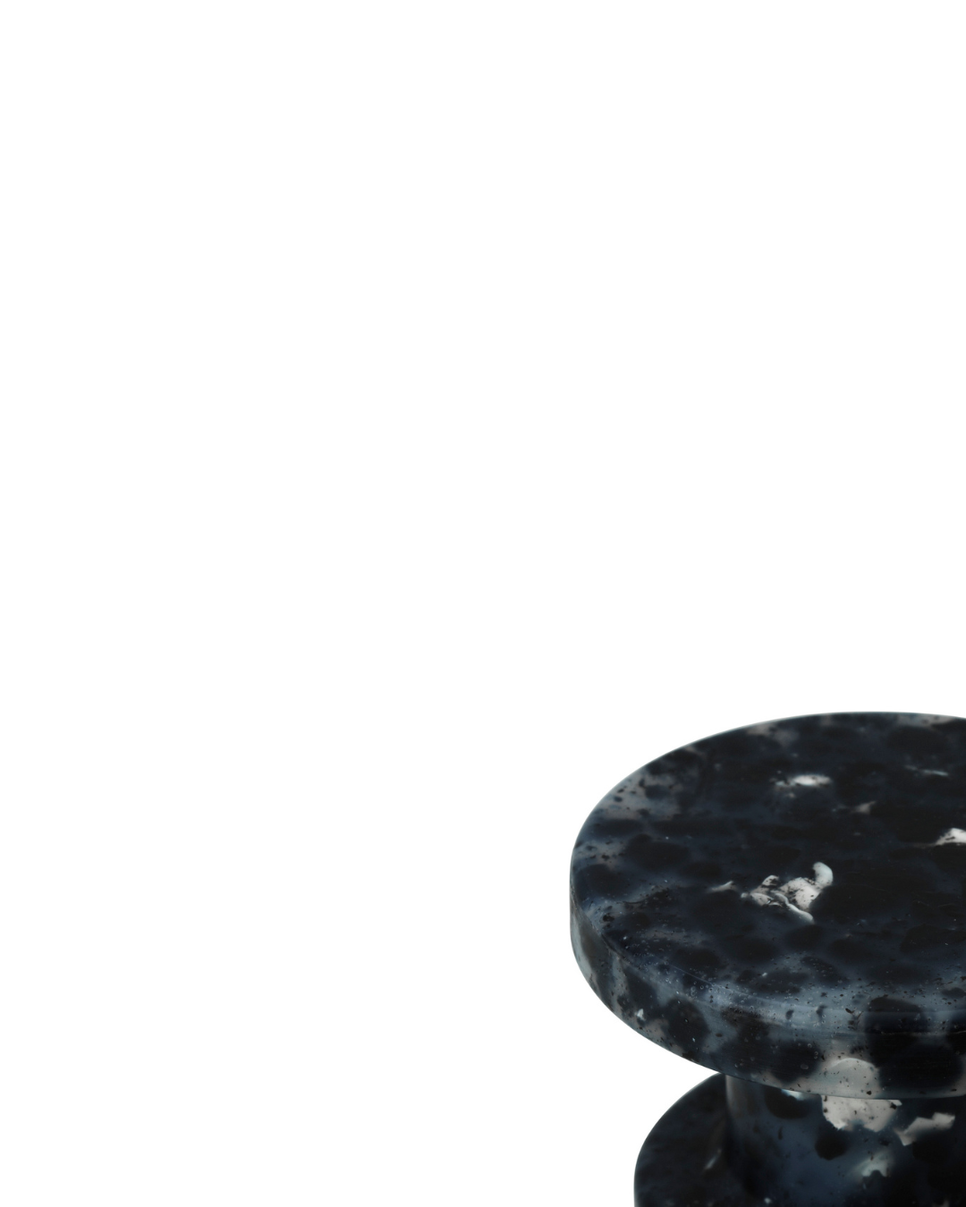 ของตกแต่งตั้งโต๊ะรูปเก้าอี้สตูล Normann Copenhagen Bit Stool Miniature สีดำผลิตจากพลาสติกรีไซเคิล Old Pine Trees