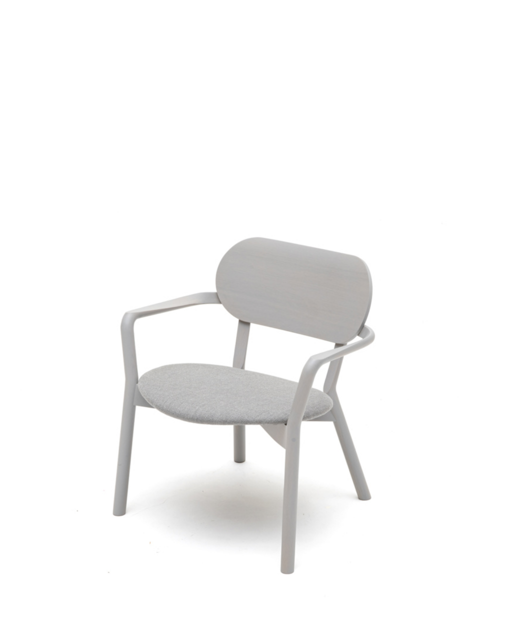 Karimoku New Standard Castor Low Chair Pad เก้าอี้เลานจ์ไม้โอ๊คญี่ปุ่นพร้อมเบาะหุ้มผ้า ดีไซน์เรียบ สำหรับพื้นที่พักผ่อนและพื้นที่รับรอง