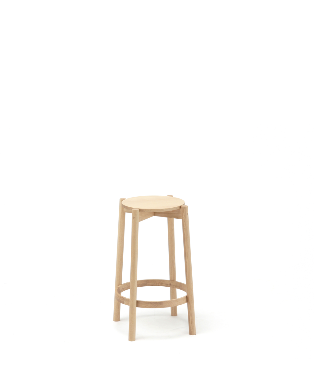 Karimoku New Standard Castor Bar Stool สตูลบาร์ไม้โอ๊คญี่ปุ่นดีไซน์เรียบ พร้อมที่พักเท้าเสริมเหล็ก เหมาะสำหรับเคาน์เตอร์ครัว คาเฟ่ และบาร์