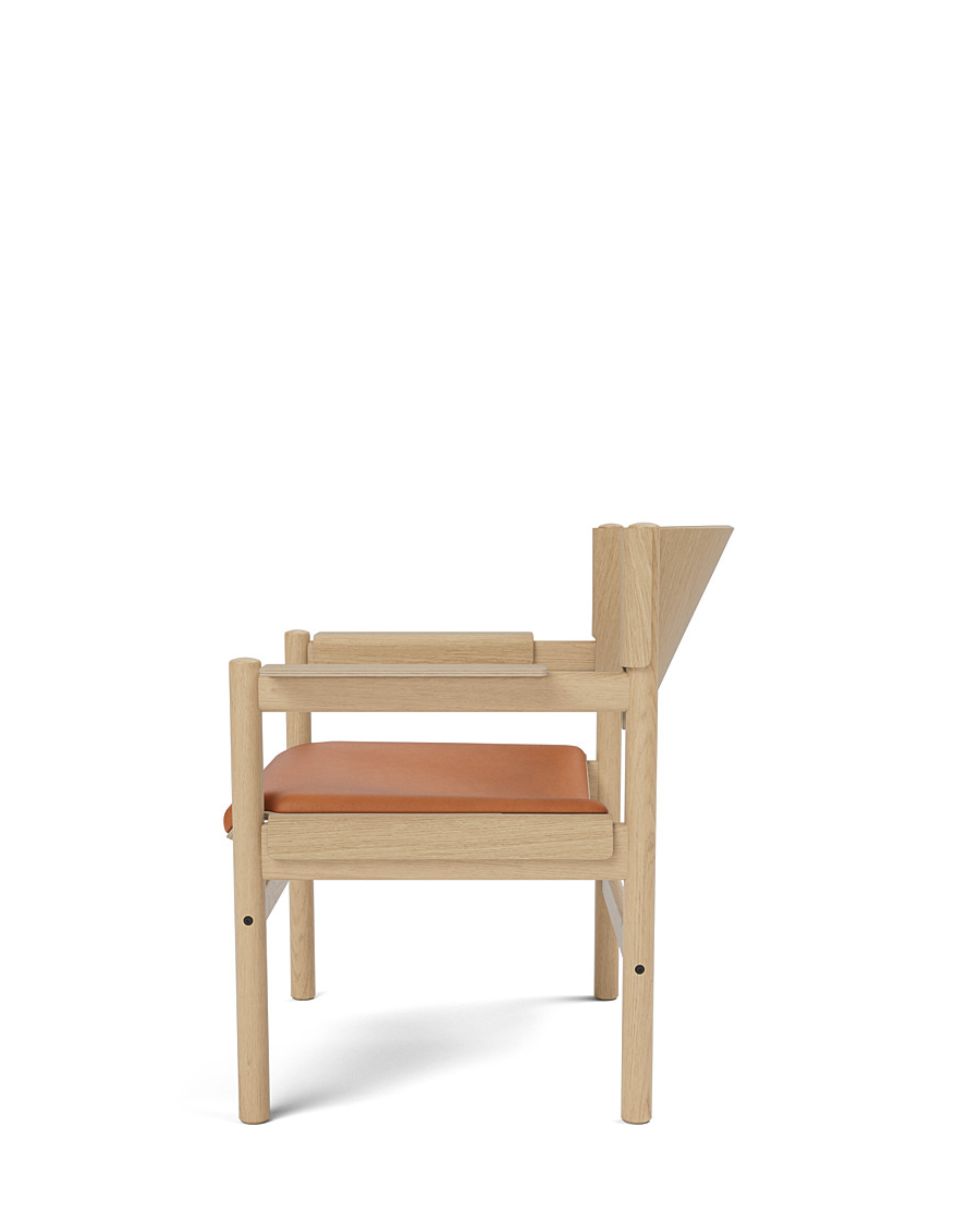 เก้าอี้ Soft Lounge Chair จาก TAKT แบรนด์เฟอร์นิเจอร์เดนมาร์ก ทำจากไม้โอ๊กแท้ พนักพิงและเบาะโค้งนุ่มออกแบบให้รับกับสรีระ ดีไซน์โดย Thomas Bentzen ด้วยเส้นสายเรียบง่ายและอ่อนโยนตามแบบเดนมาร์ก เผยโครงสร้างอย่างซื่อสัตย์ ผสมความเบาและความมั่นคงได้อย่างลงตัว มอบทั้งความสบายและความงามที่ยั่งยืน จัดจำหน่ายโดย Old Pine Trees