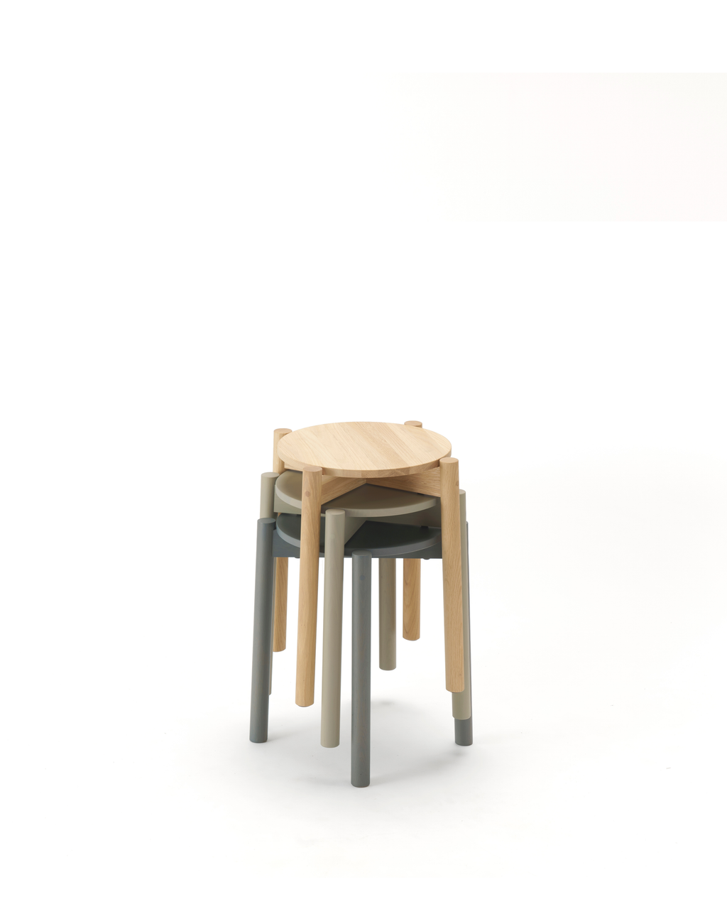 Karimoku New Standard Castor Stool Plus สตูลไม้โอ๊คทรงเรียบวางซ้อนเก็บได้