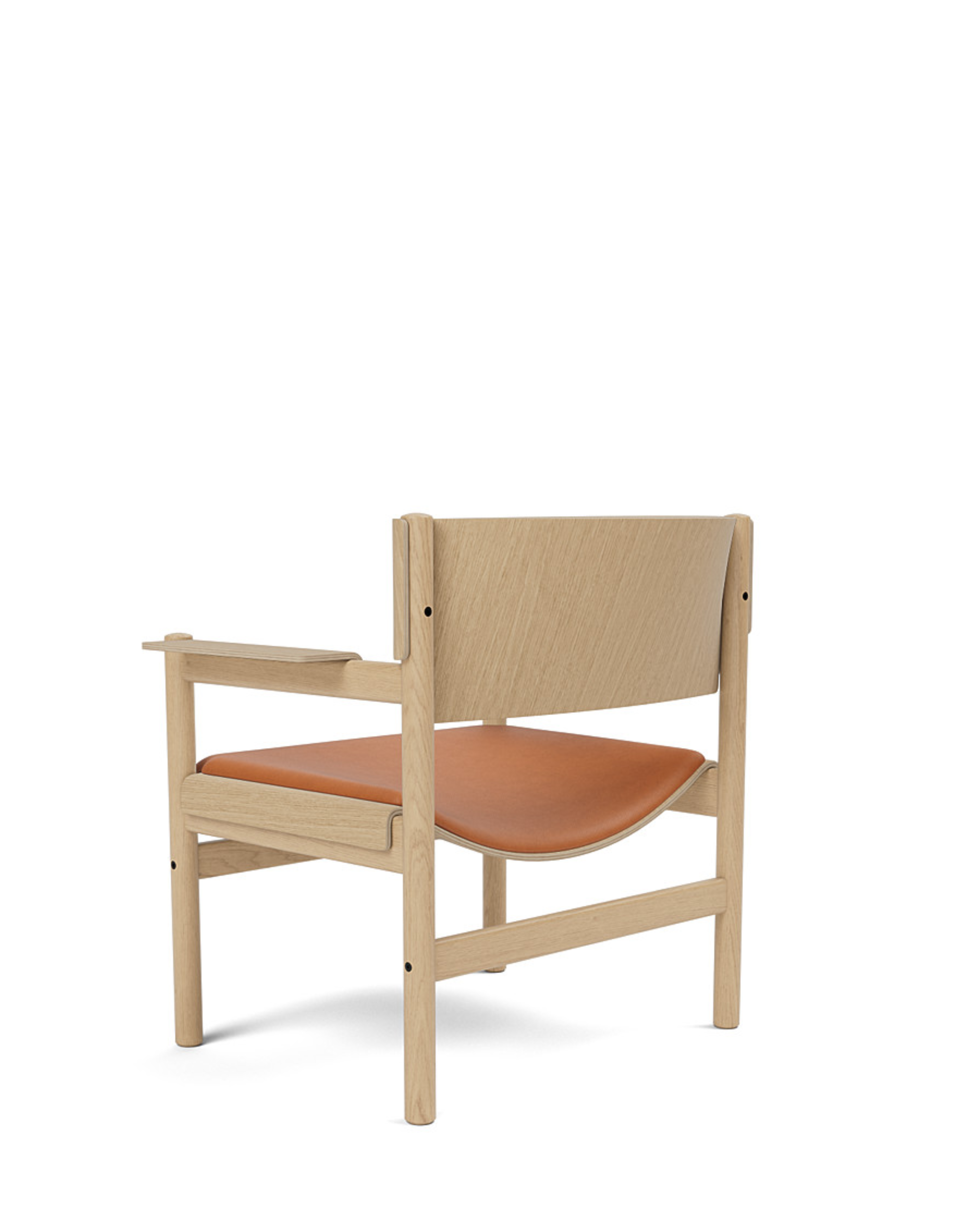 เก้าอี้ Soft Lounge Chair จาก TAKT แบรนด์เฟอร์นิเจอร์เดนมาร์ก ทำจากไม้โอ๊กแท้ พนักพิงและเบาะโค้งนุ่มออกแบบให้รับกับสรีระ ดีไซน์โดย Thomas Bentzen ด้วยเส้นสายเรียบง่ายและอ่อนโยนตามแบบเดนมาร์ก เผยโครงสร้างอย่างซื่อสัตย์ ผสมความเบาและความมั่นคงได้อย่างลงตัว มอบทั้งความสบายและความงามที่ยั่งยืน จัดจำหน่ายโดย Old Pine Trees