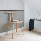 MAKE nordic J111 Dining Chair เก้าอี้ไม้โอ๊คพนักพิงโค้งดีไซน์สแกนดิเนเวียนสำหรับโต๊ะอาหาร ออกแบบโดย Poul M. Volther