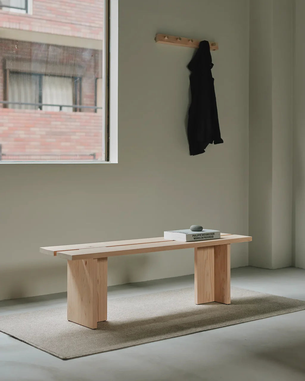 Ishinomaki Laboratory 90° Bench ม้านั่งไม้ที่นั่งถัก papercord ออกแบบโดย Norm Architects