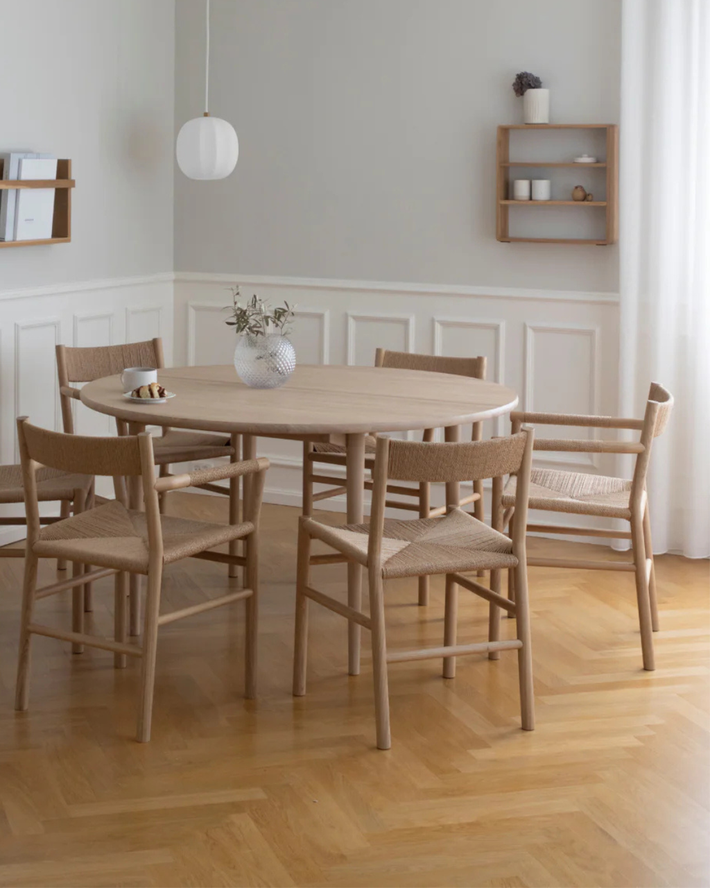 เก้าอี้ CORD ไม้โอ๊ก สานกระดาษแฮนด์เมด มีแบบมีและไม่มีที่เท้าแขน ดีไซน์นอร์ดิกคลาสสิก จาก MAKE Nordic ออกแบบโดย Esben Pilgaard Jørgensen